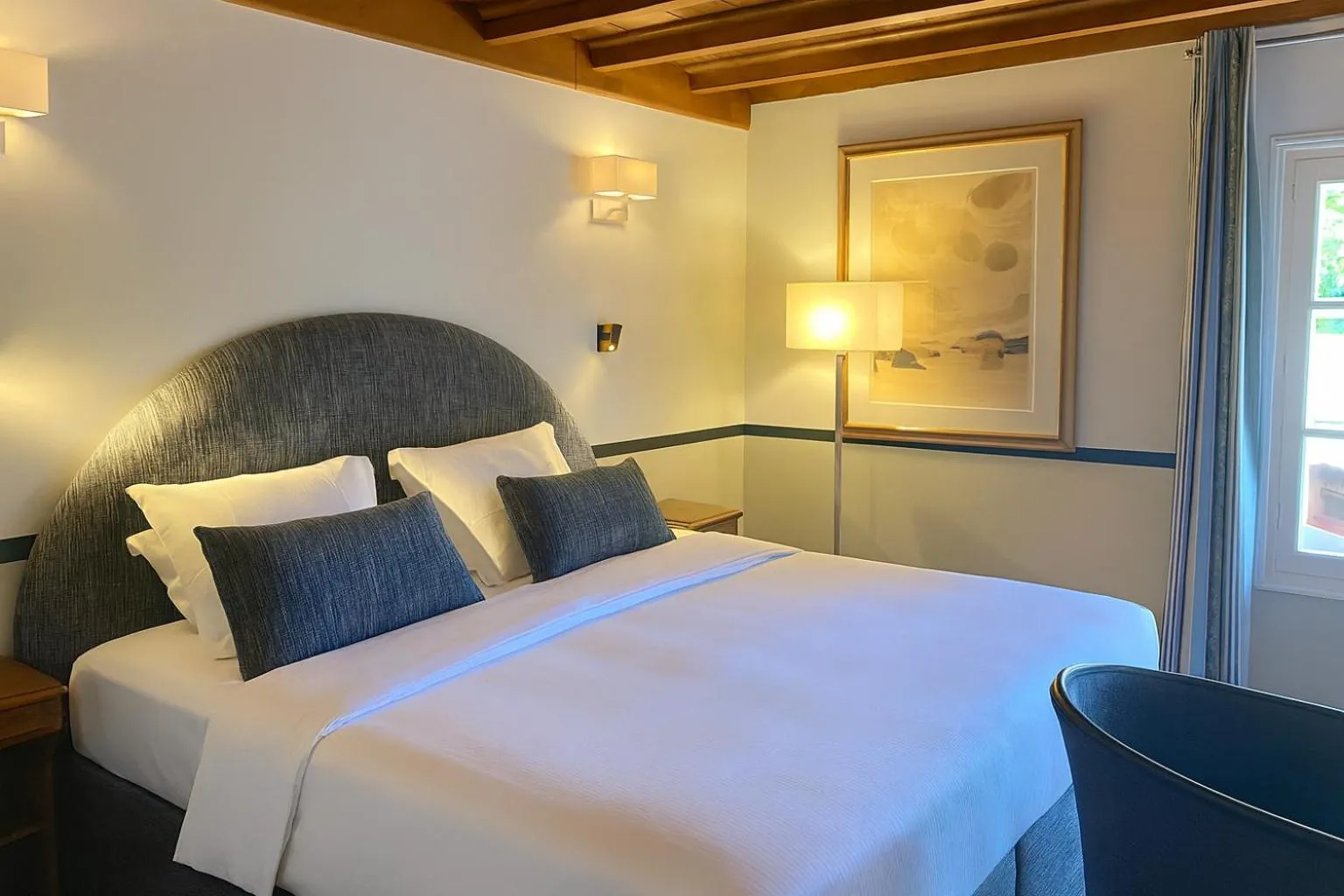 Photo of the whole room, Bed in Georges Blanc Parc & Spa