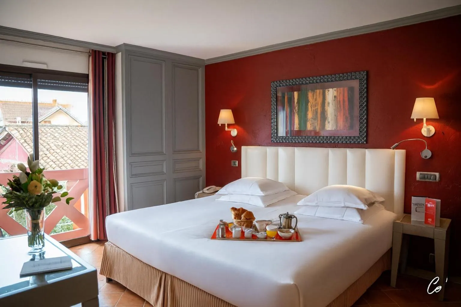Photo of the whole room, Bed in Georges Blanc Parc & Spa