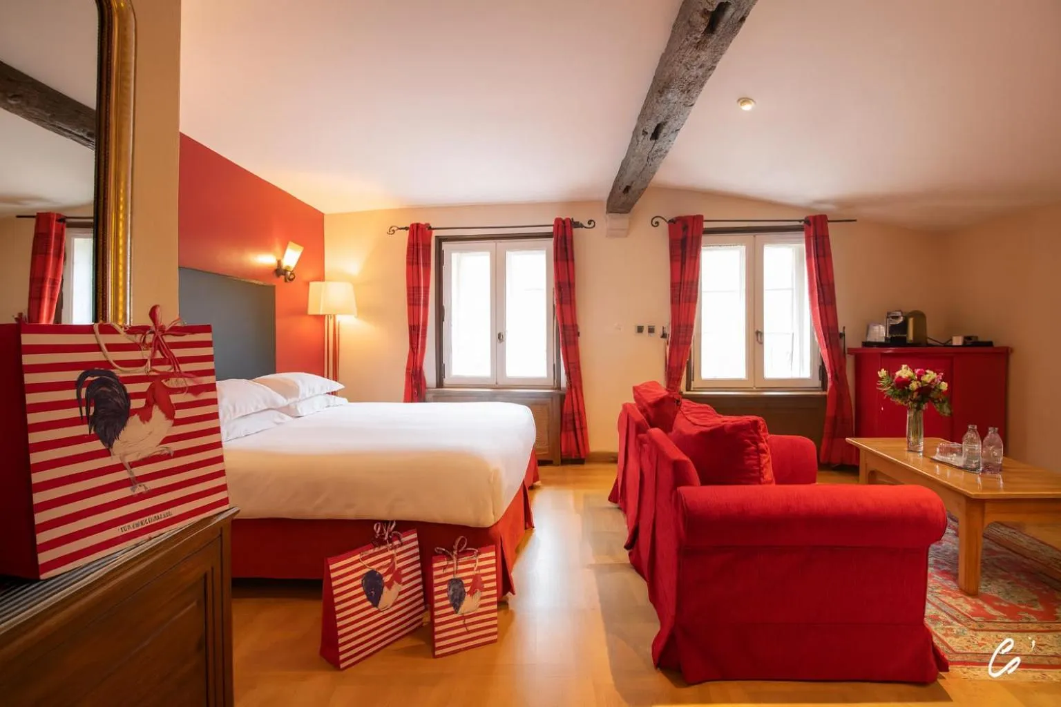 Photo of the whole room, Bed in Georges Blanc Parc & Spa