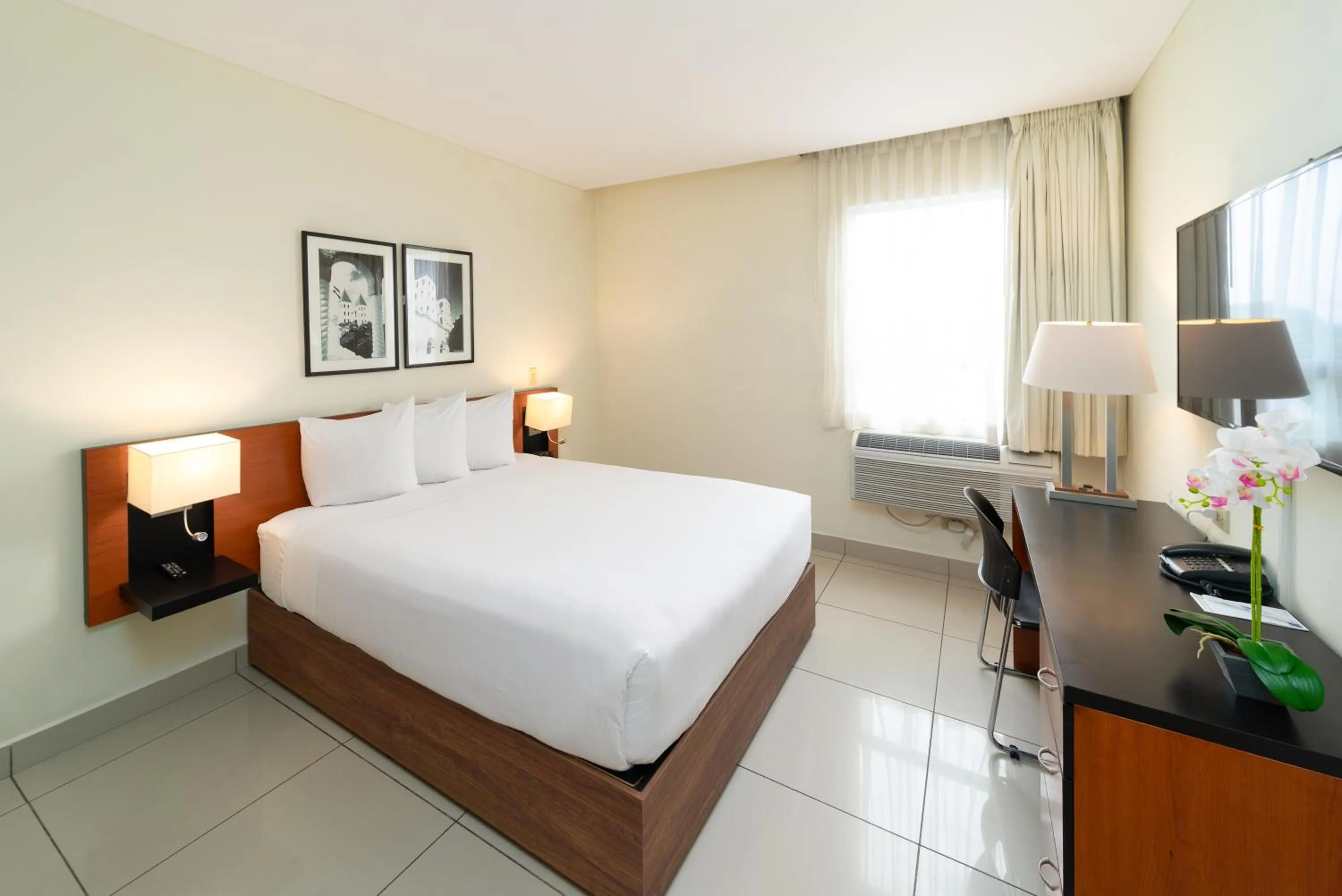 Bed in Comfort Inn Real San Miguel