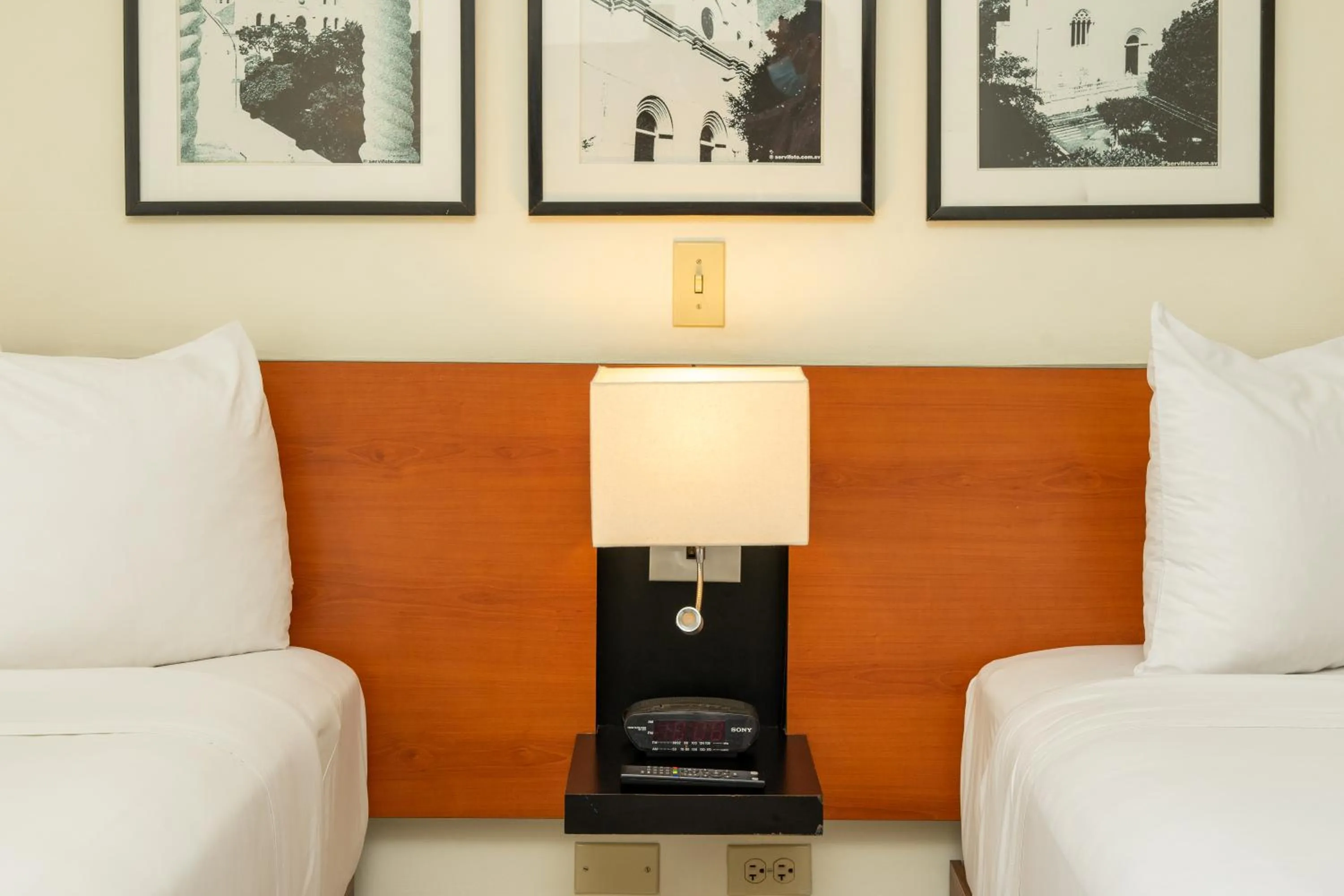 Photo of the whole room, Bed in Comfort Inn Real San Miguel