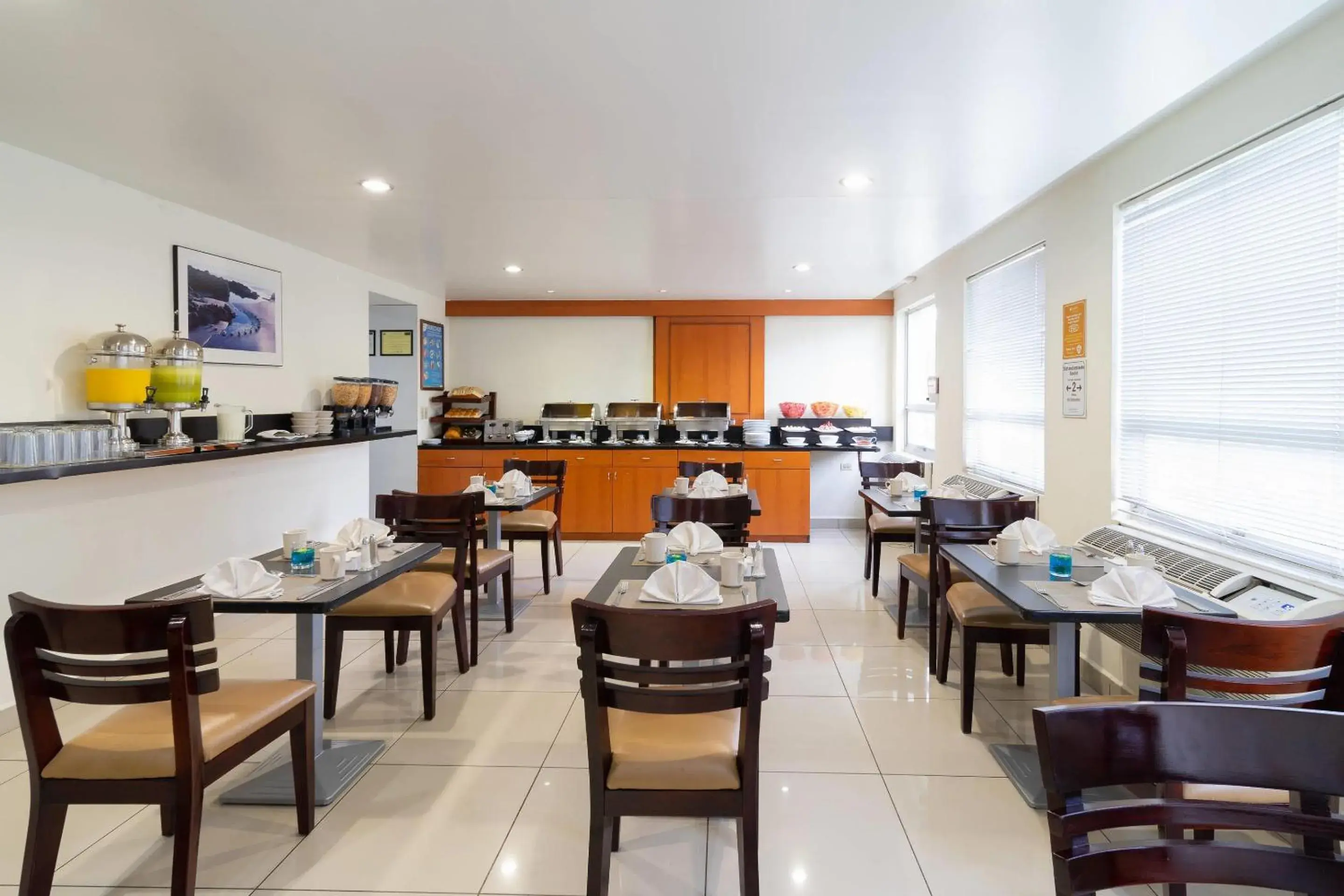 Restaurant/places to eat in Comfort Inn Real San Miguel Restaurant/places to eat in Comfort Inn Real San Miguel