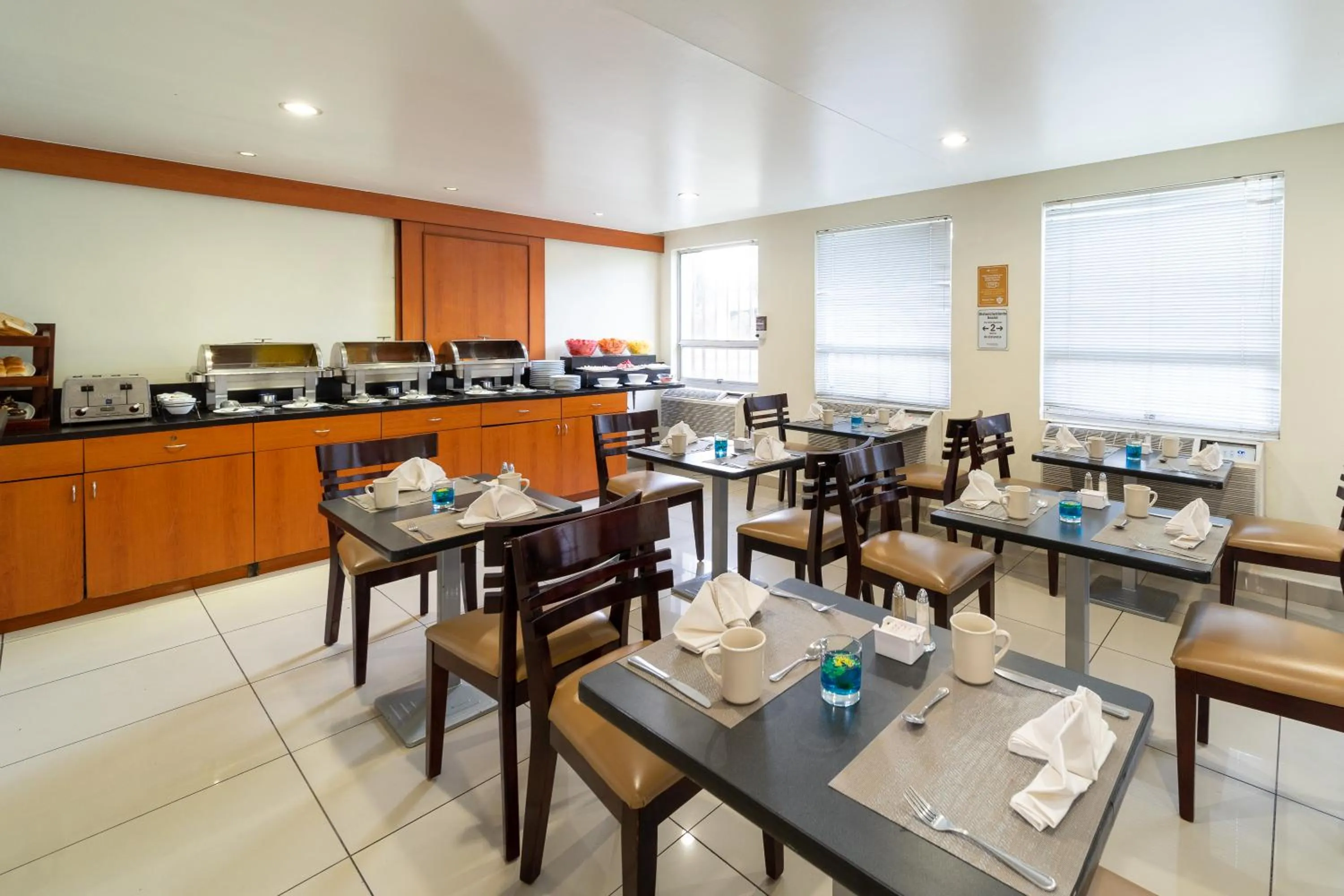 Restaurant/places to eat in Comfort Inn Real San Miguel