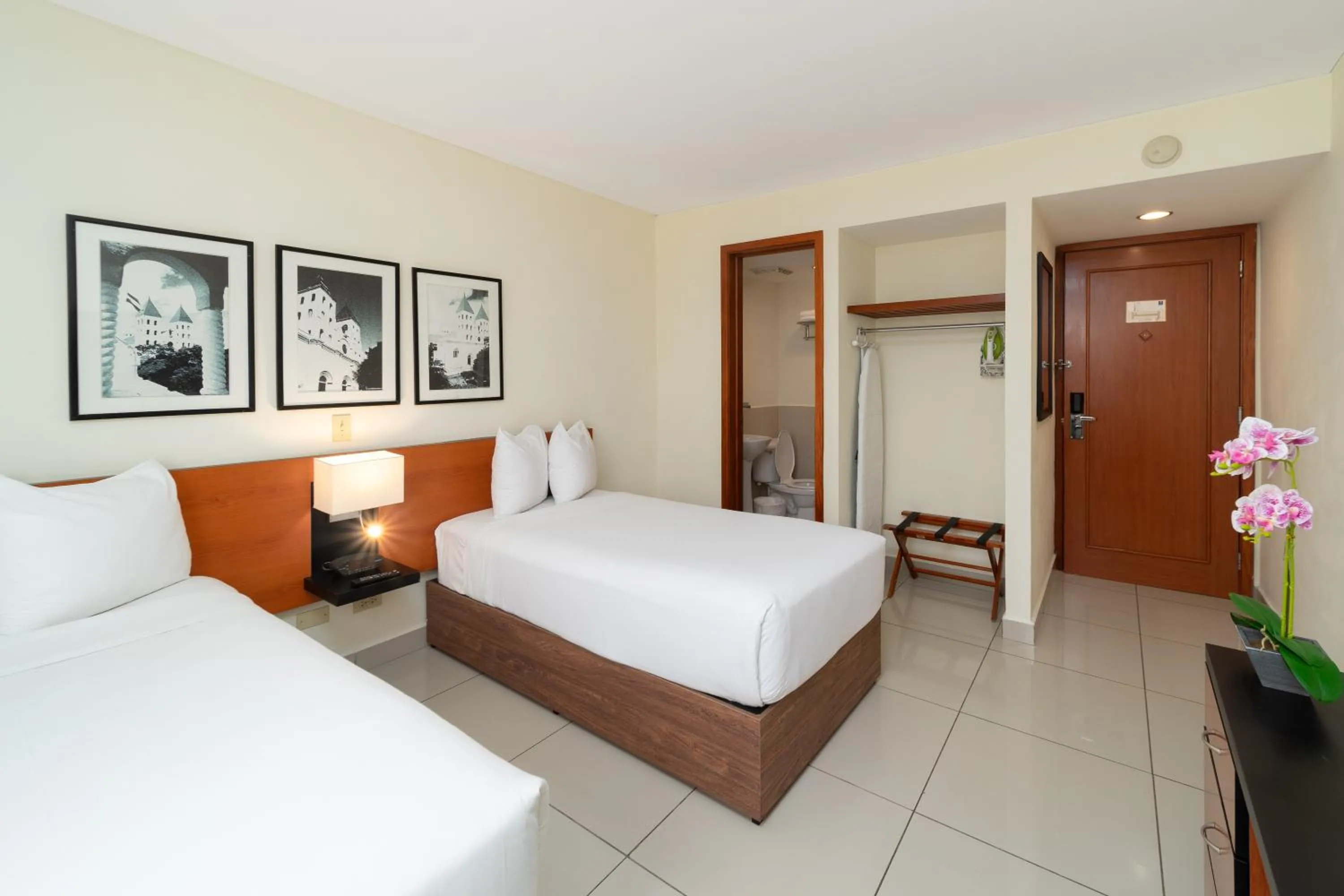 Bed in Comfort Inn Real San Miguel