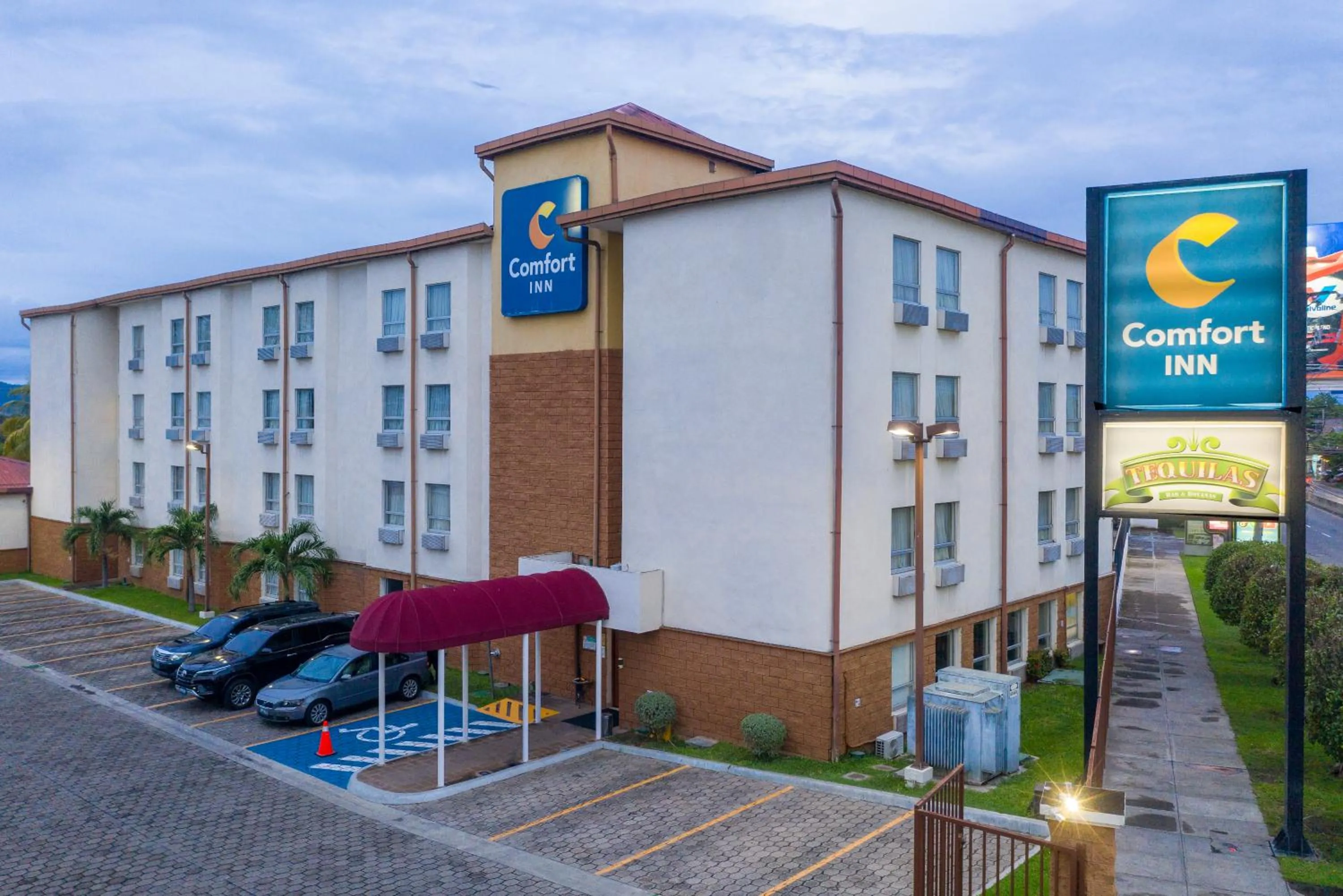 Property building in Comfort Inn Real San Miguel
