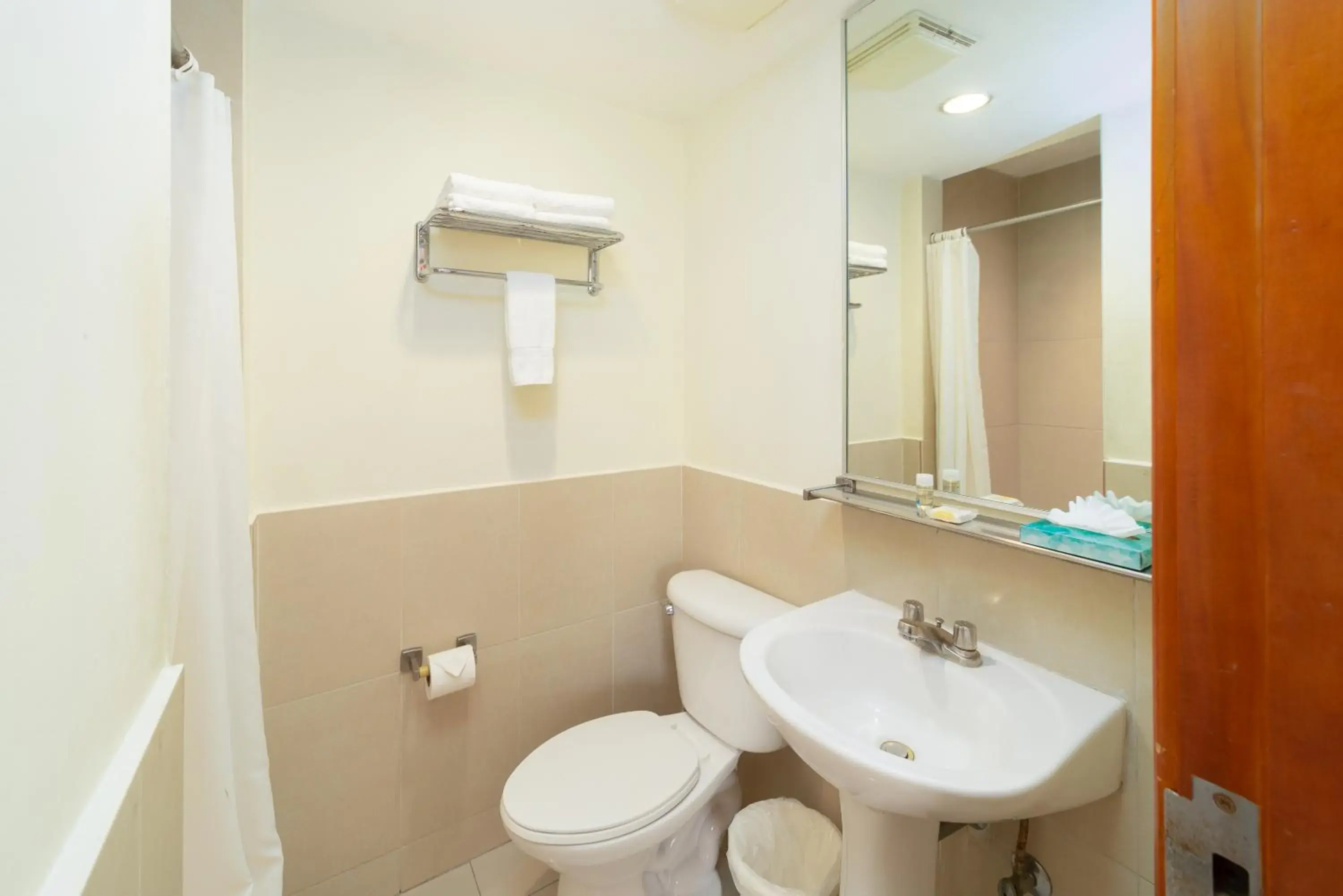 Bathroom in Comfort Inn Real San Miguel Bathroom in Comfort Inn Real San Miguel