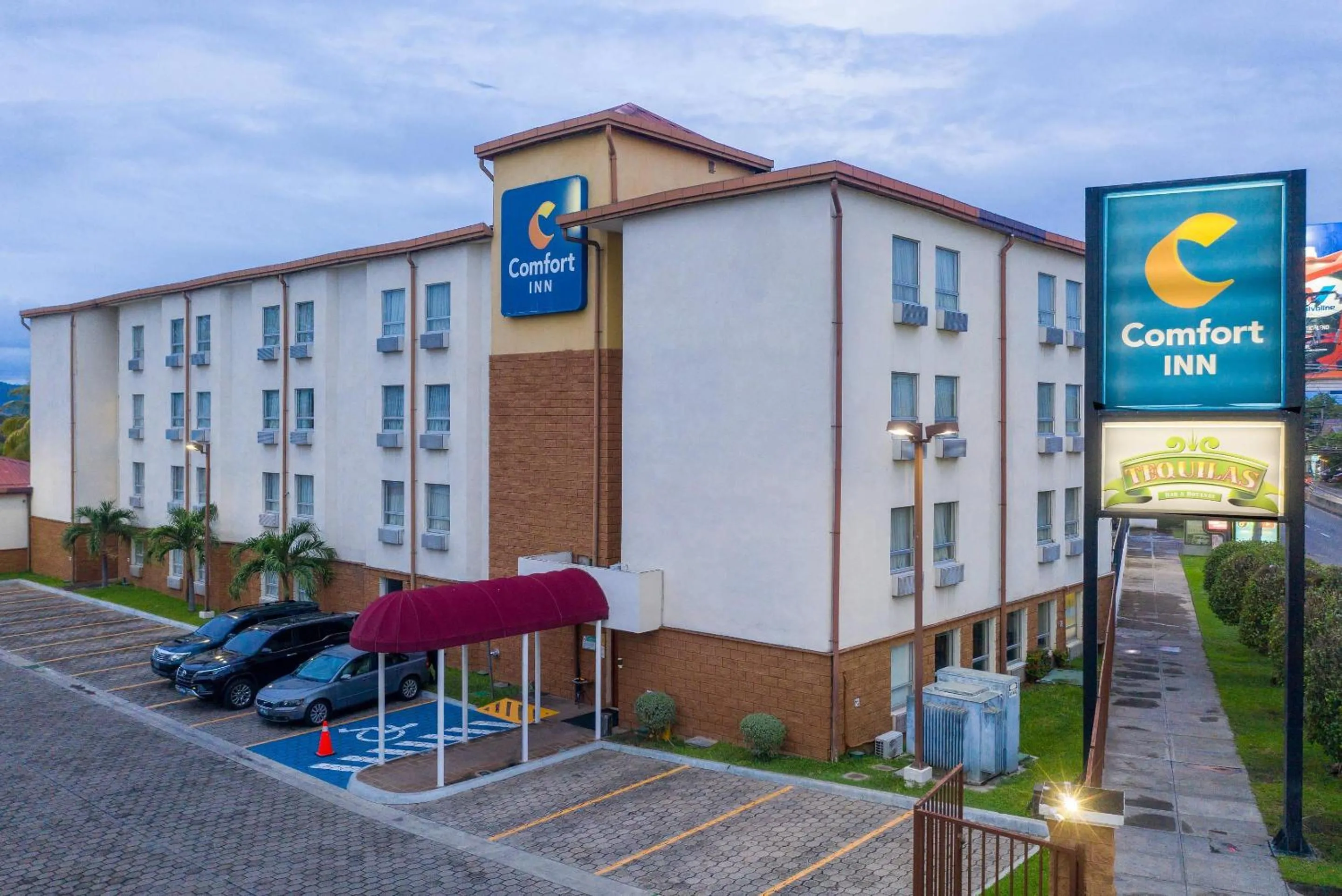 Property building in Comfort Inn Real San Miguel