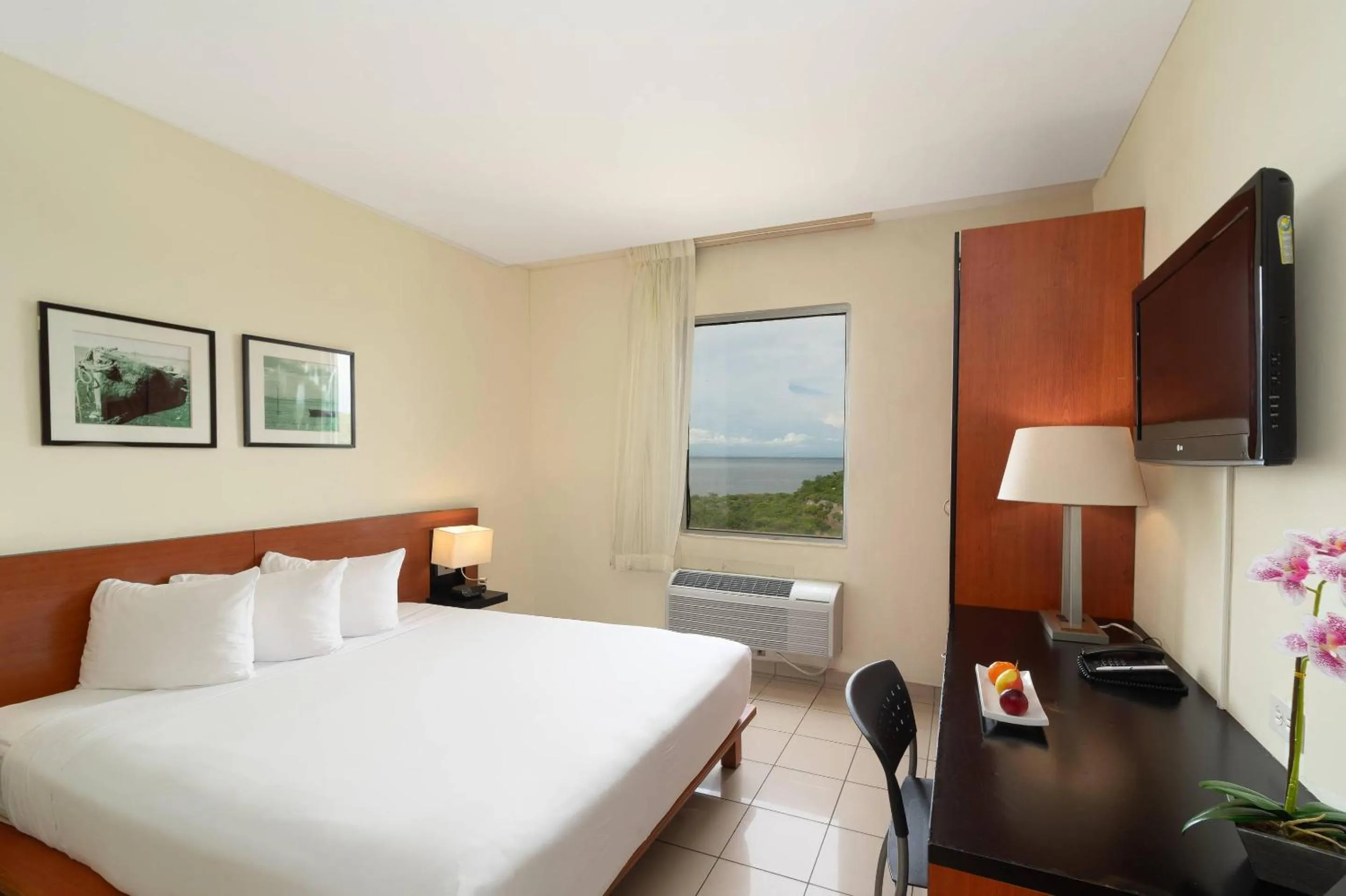 Bedroom, Bed in Comfort Inn Real La Union