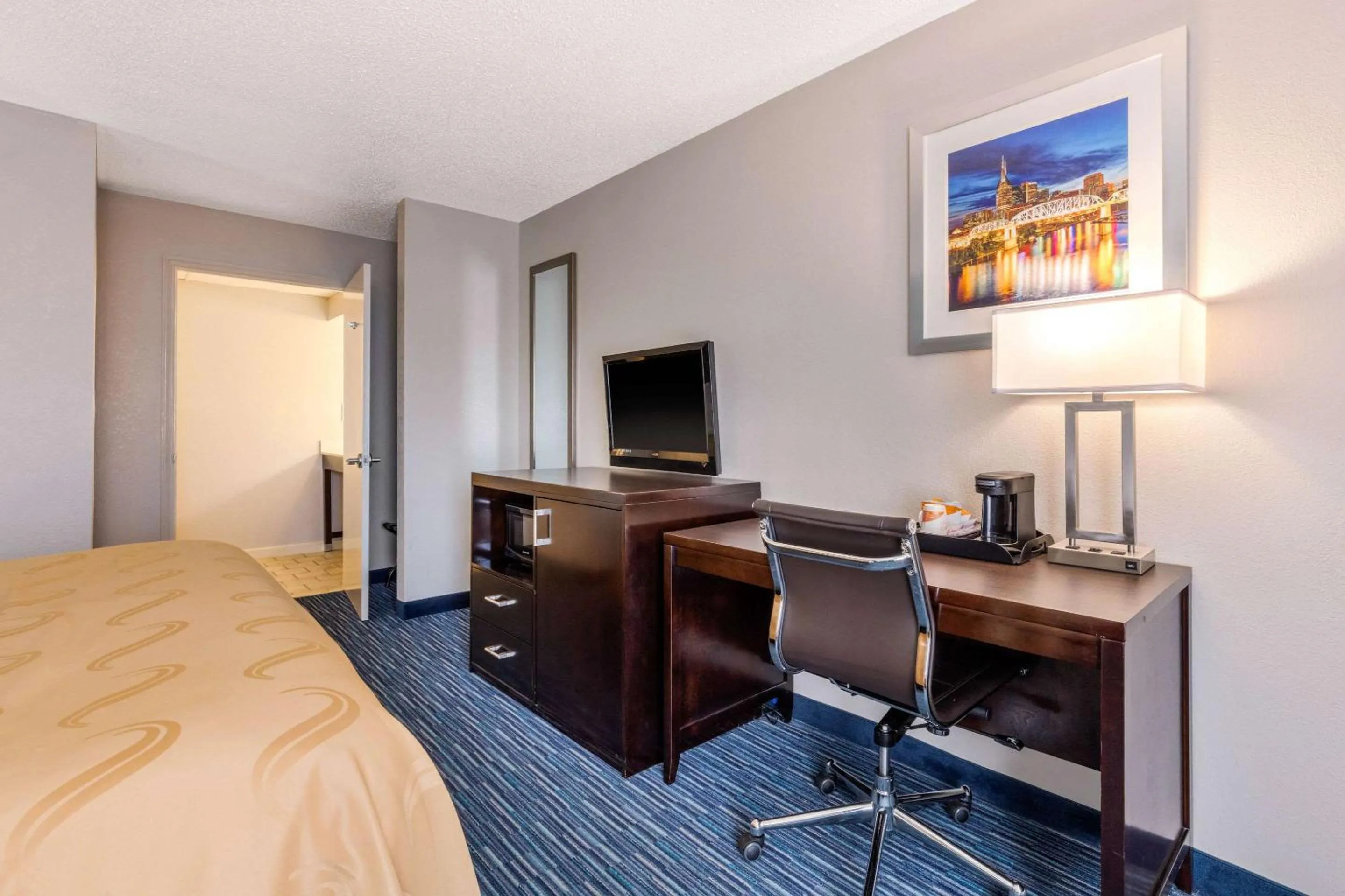 Photo of the whole room, Bed in Quality Inn