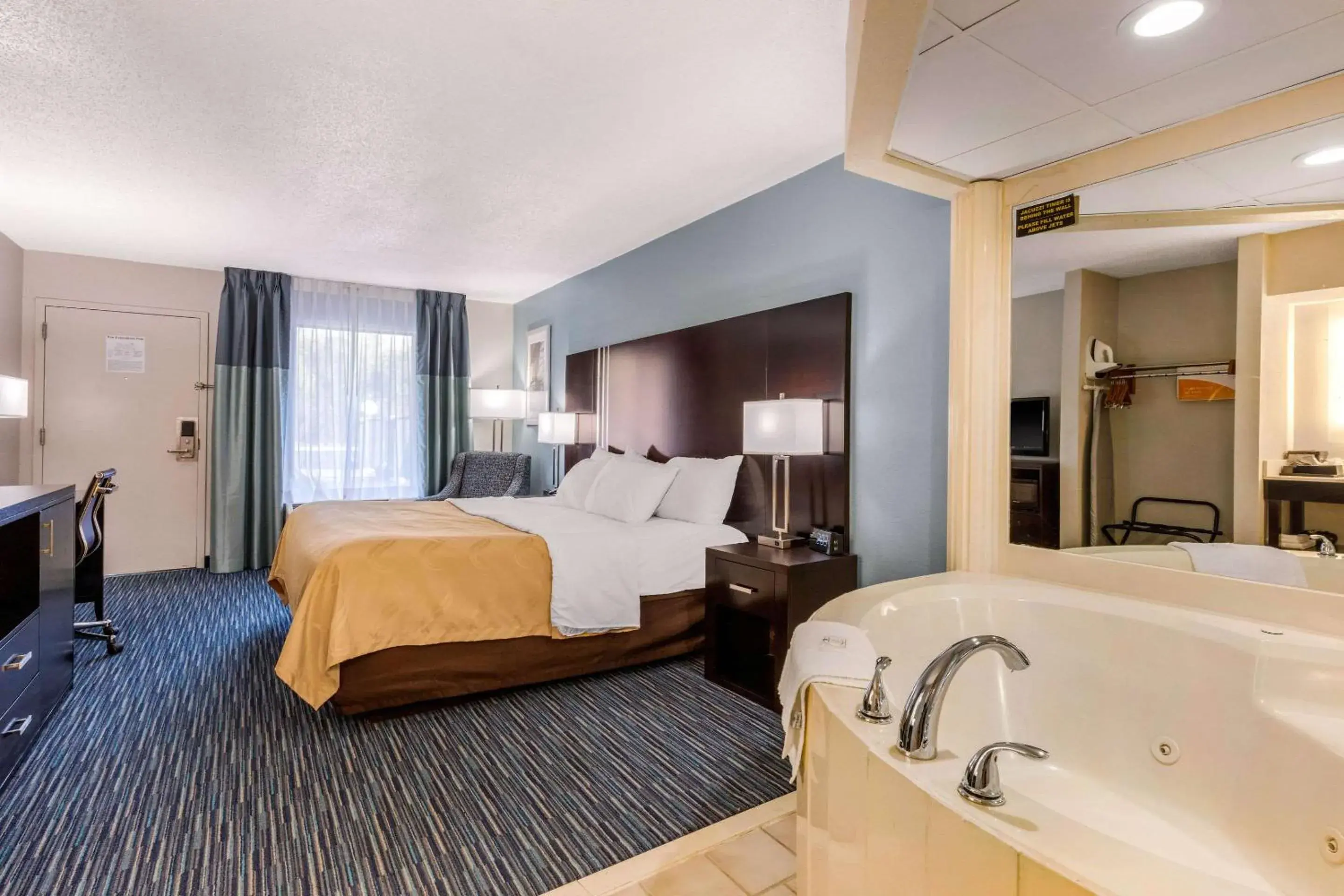 Photo of the whole room, Bed in Quality Inn Gordonsville Photo of the whole room, Bed in Quality Inn Gordonsville