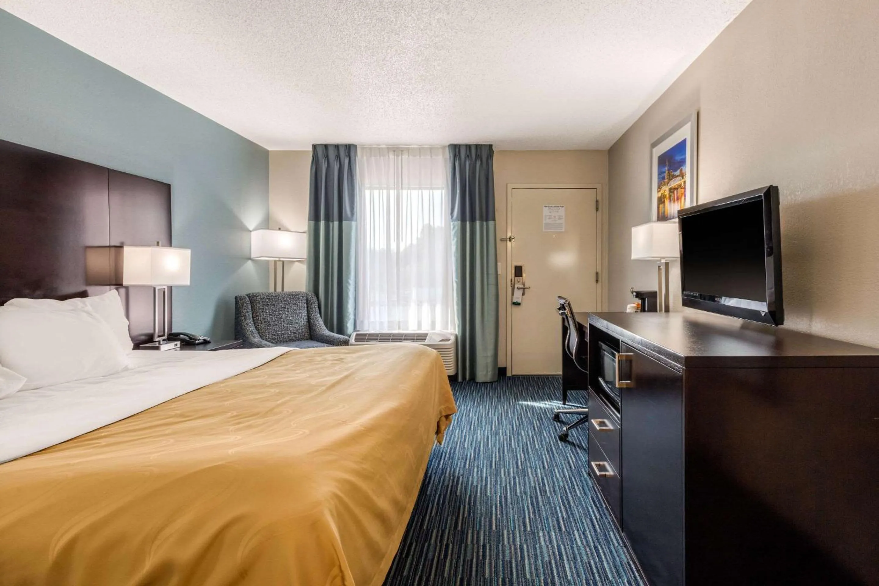 Photo of the whole room, Bed in Quality Inn