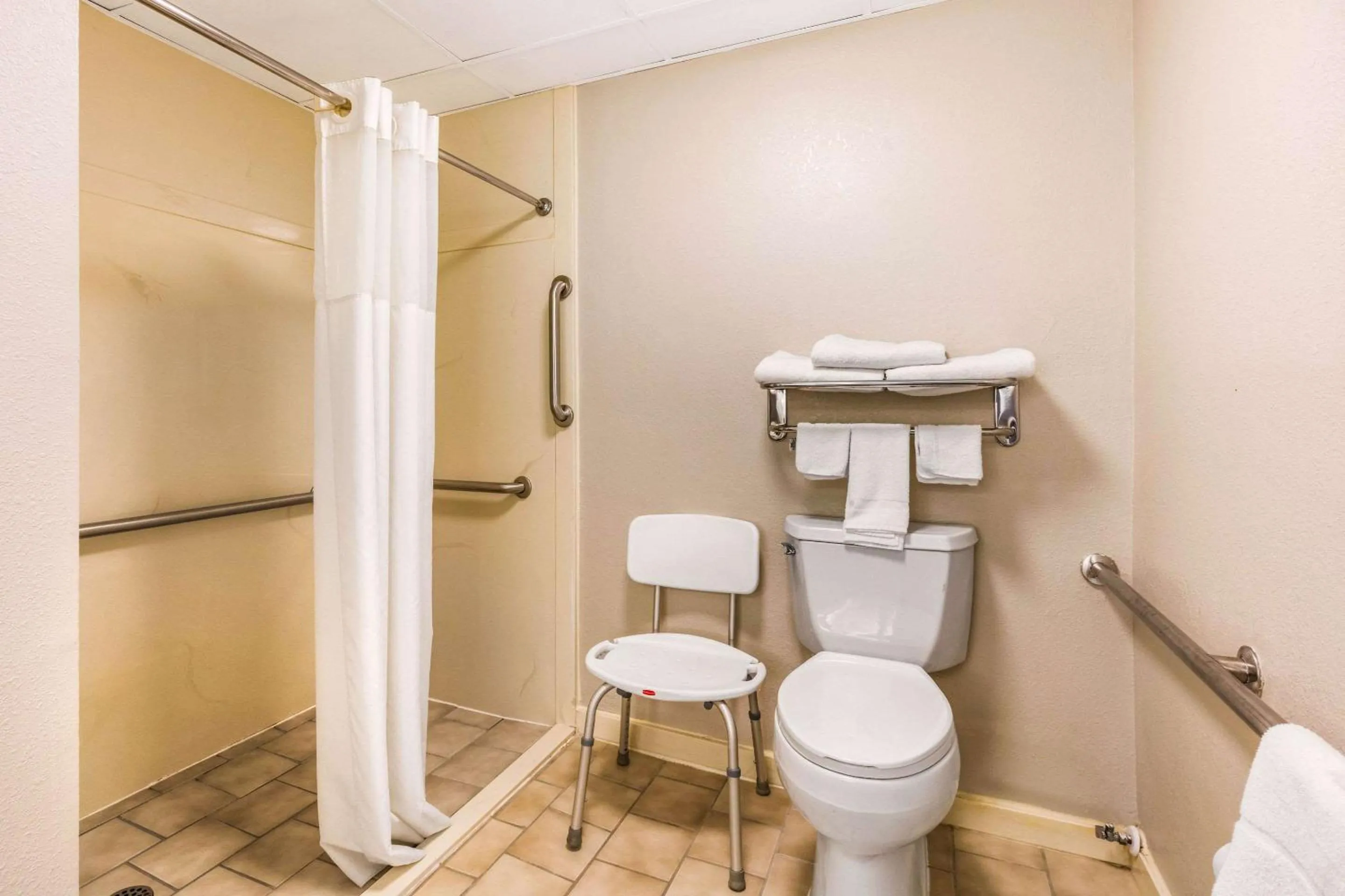 Bathroom in Quality Inn