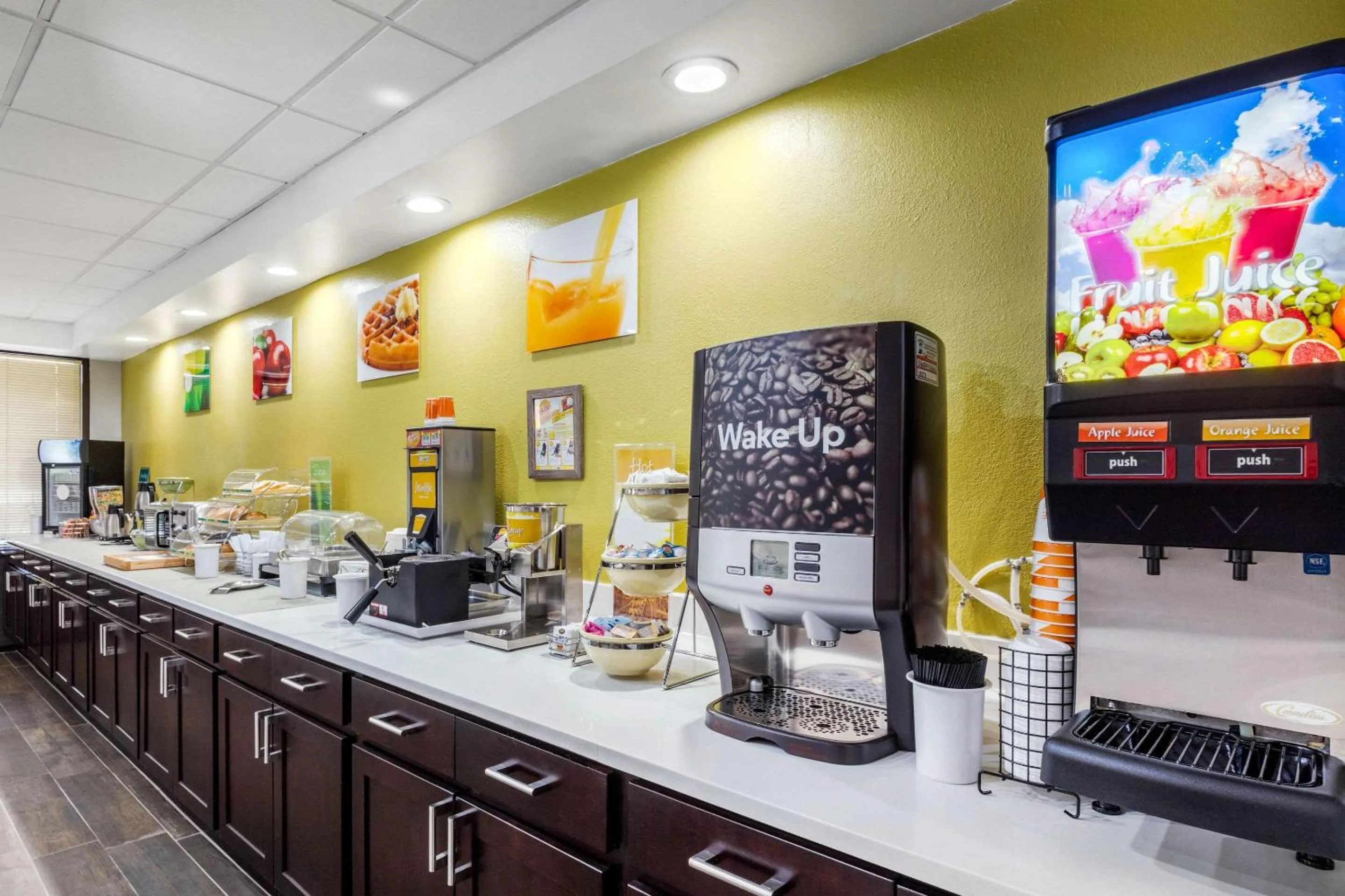 Restaurant/places to eat in Quality Inn