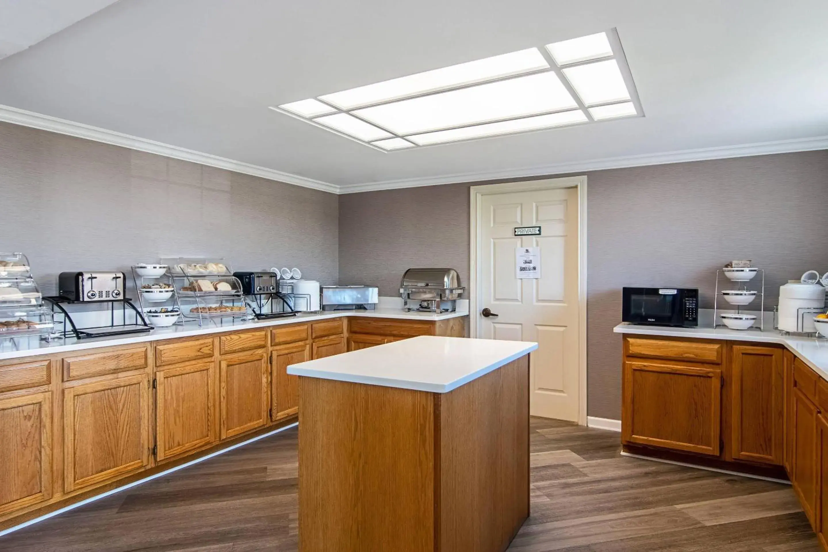 Breakfast in Clarion Inn Willow River Breakfast in Clarion Inn Willow River