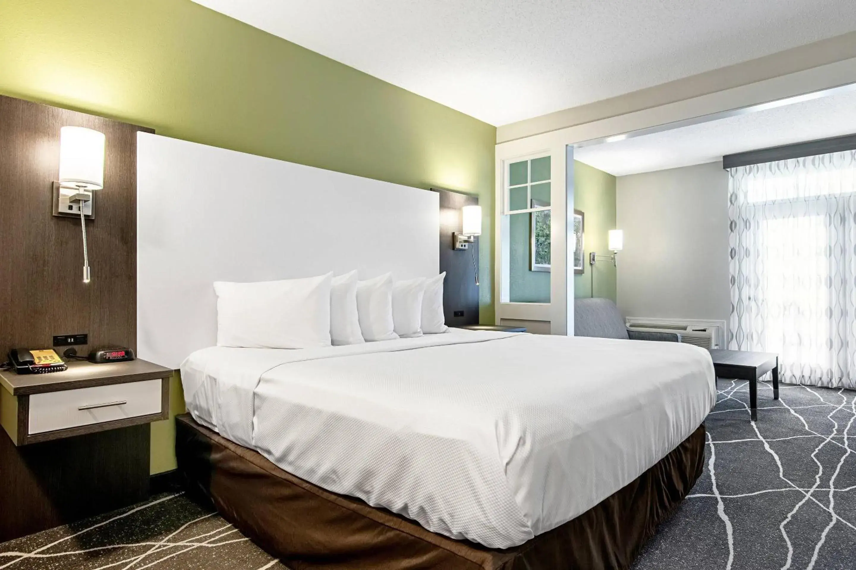 Bedroom, Bed in Clarion Inn Willow River Bedroom, Bed in Clarion Inn Willow River