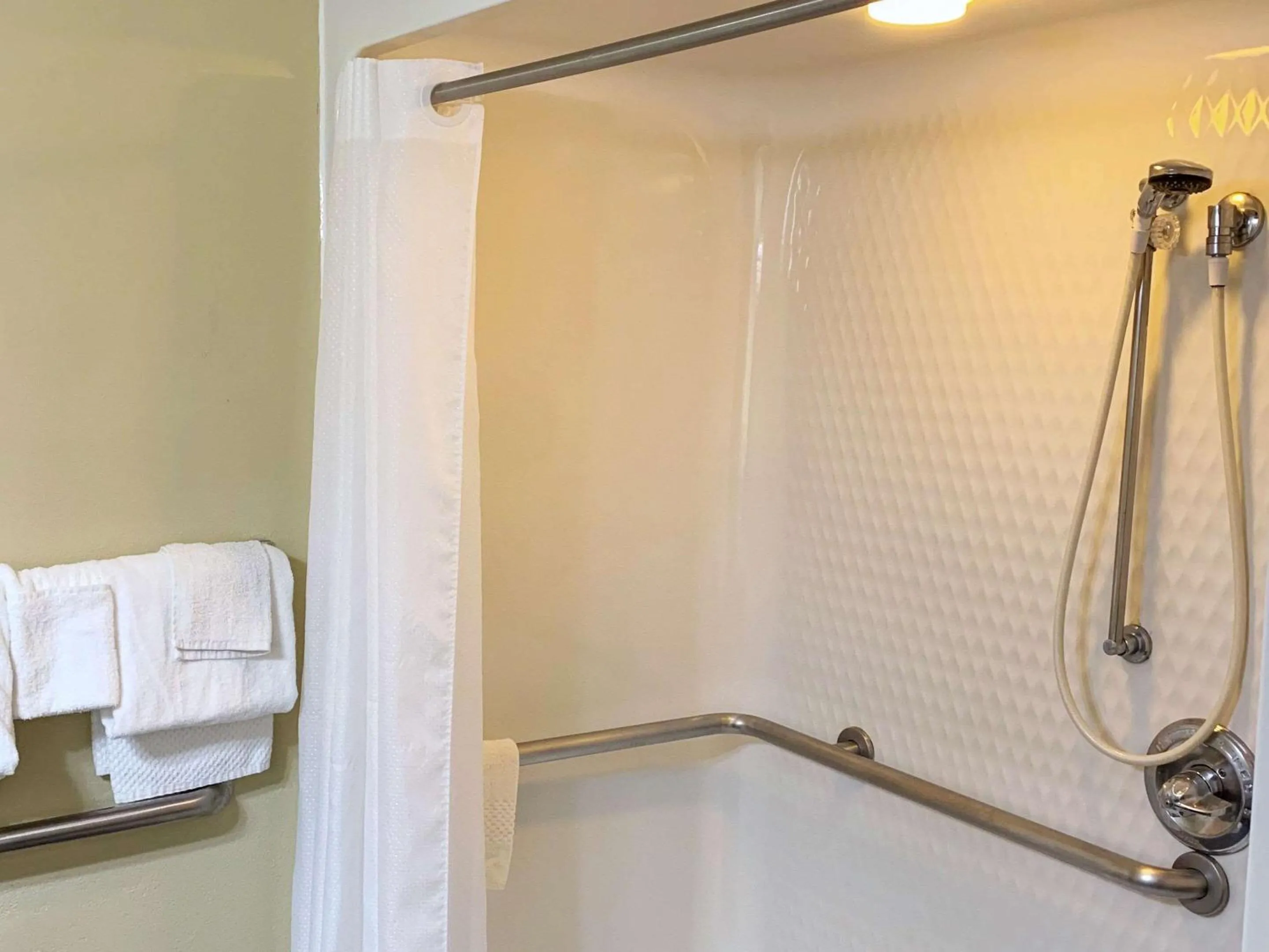 Bedroom in MainStay Suites Brentwood-Nashville