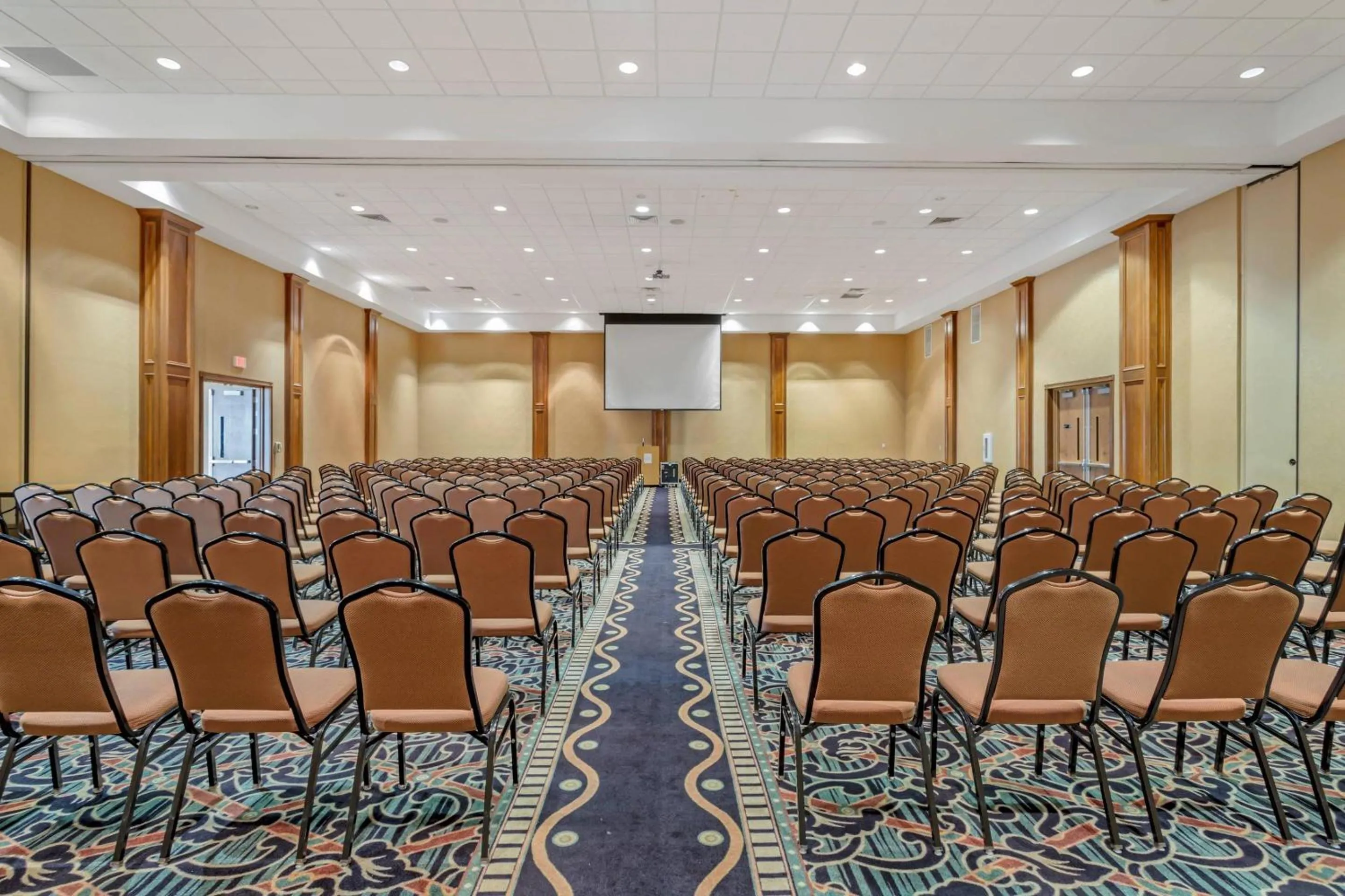Meeting/conference room in LeConte Hotel & Convention Center, an Ascend Collection Hotel