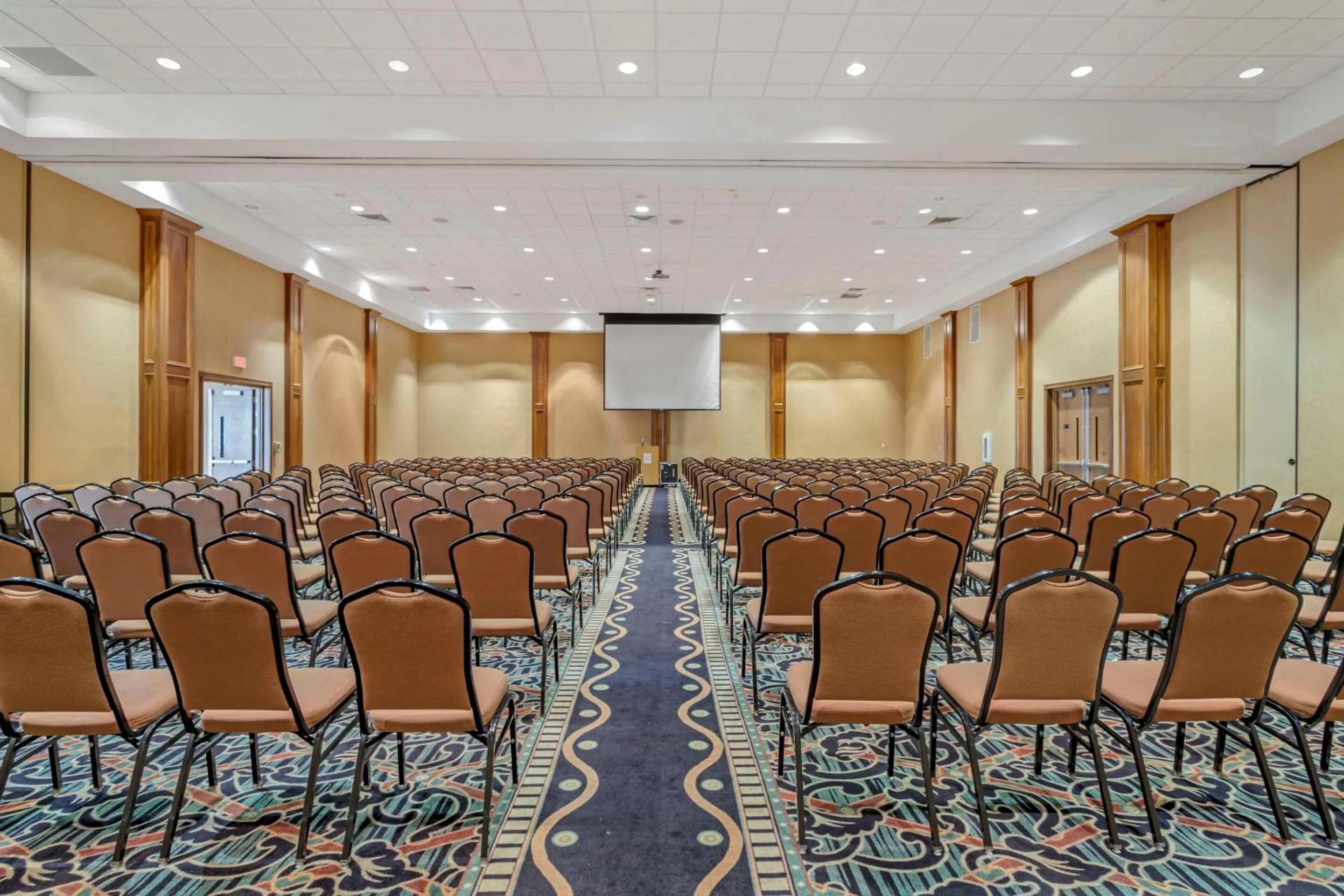 Meeting/conference room in LeConte Hotel & Convention Center, an Ascend Collection Hotel
