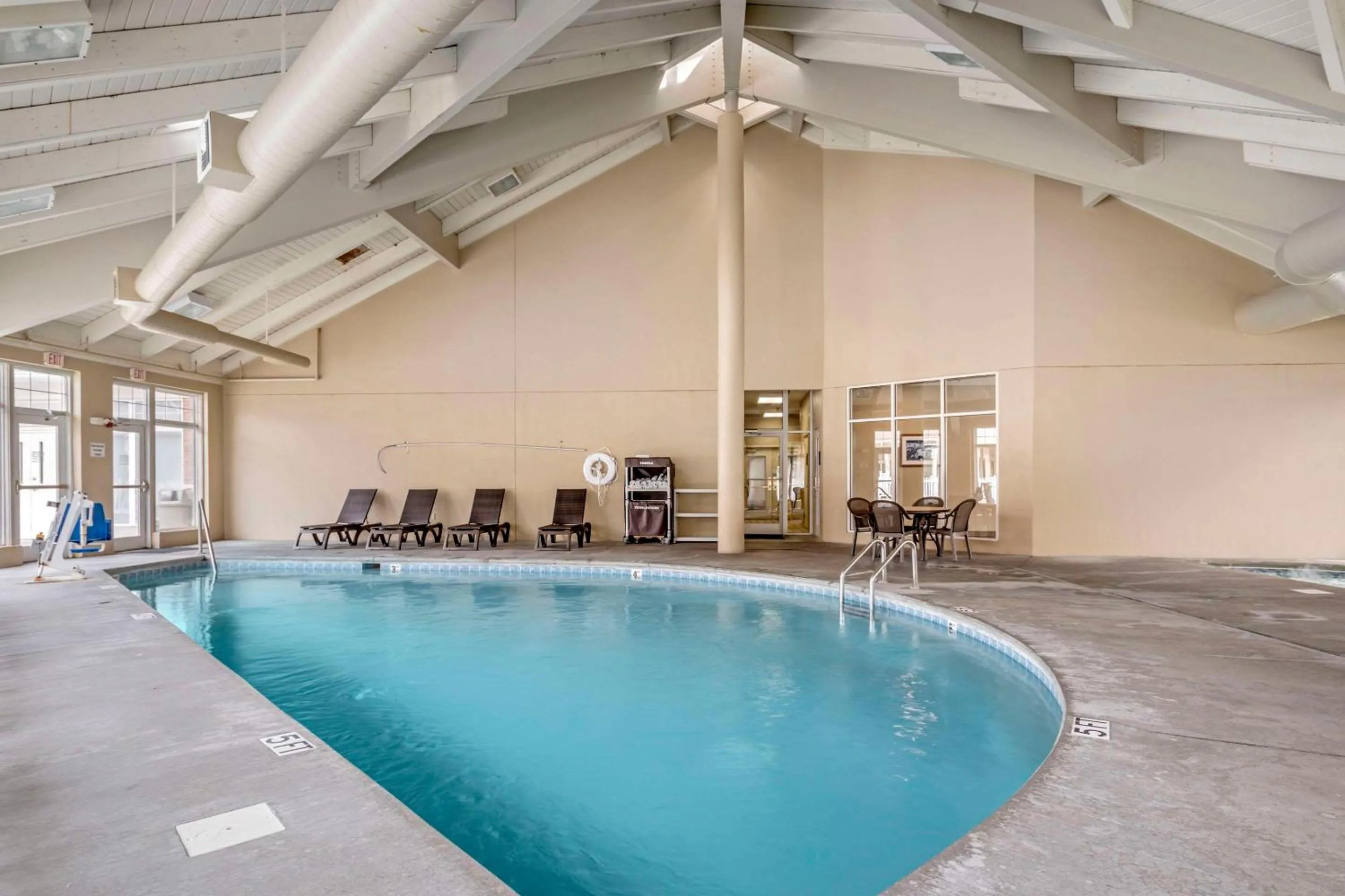 Swimming pool in LeConte Hotel & Convention Center, an Ascend Collection Hotel