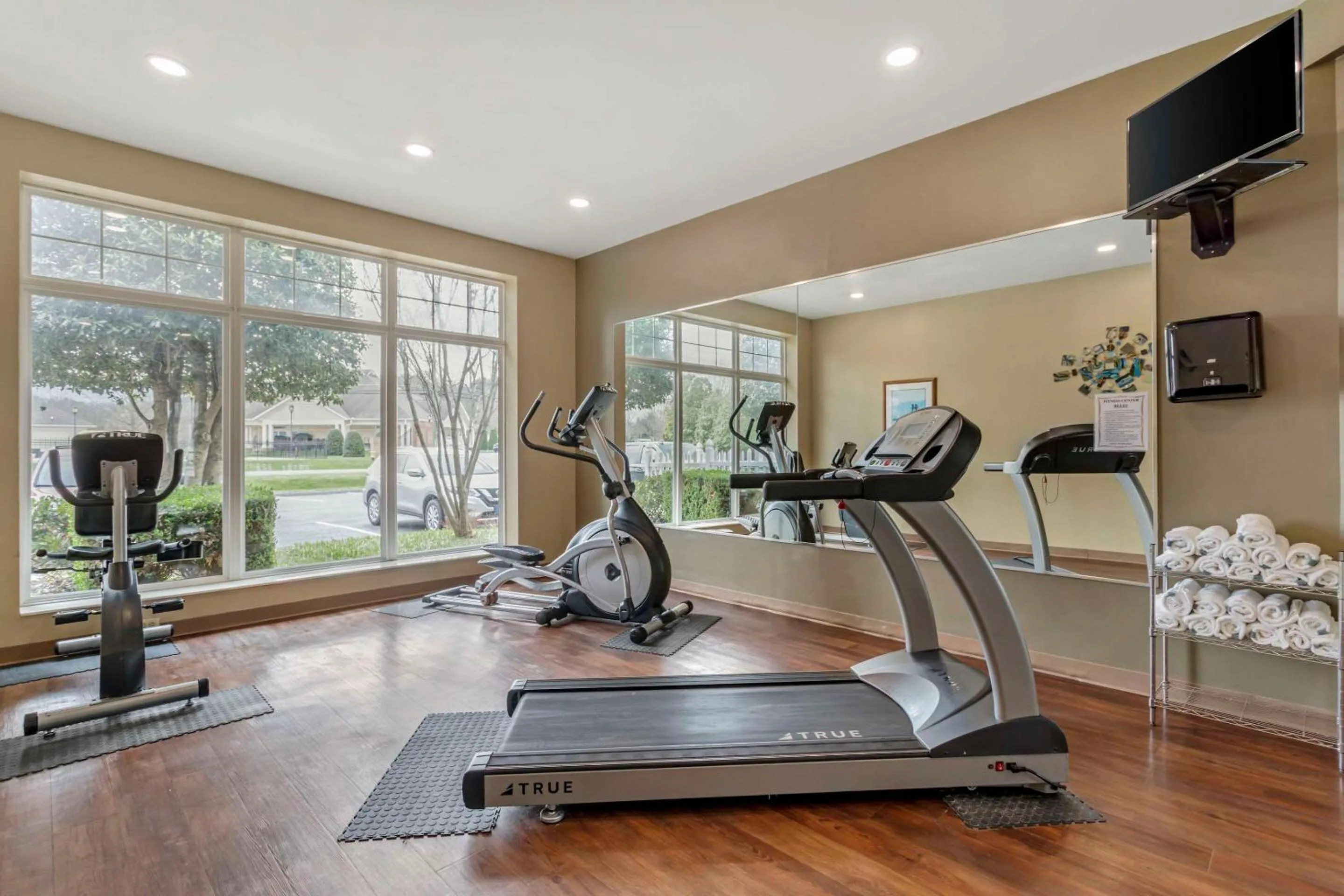Fitness centre/facilities in LeConte Hotel & Convention Center, an Ascend Collection Hotel