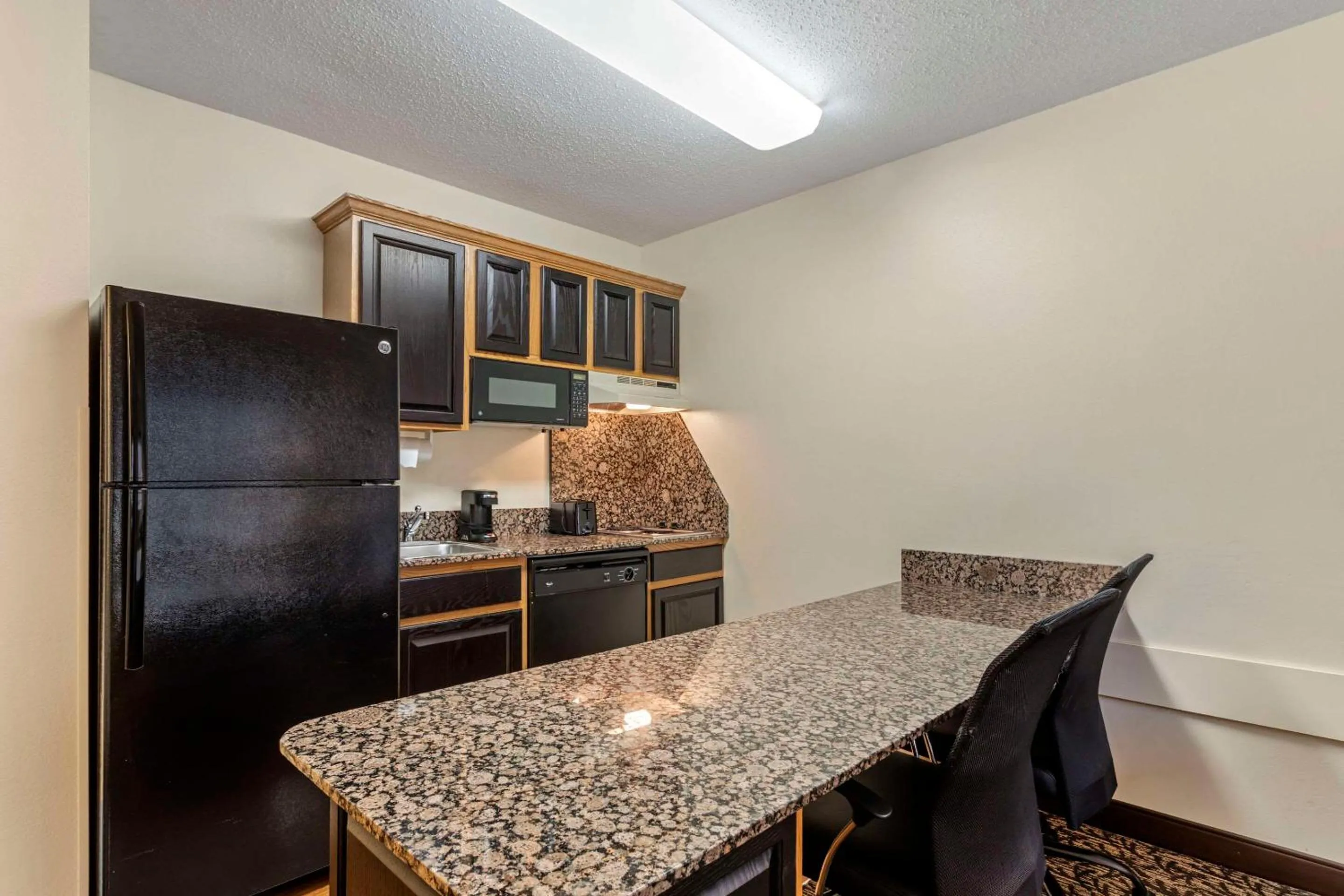 Bedroom in LeConte Hotel & Convention Center, an Ascend Collection Hotel