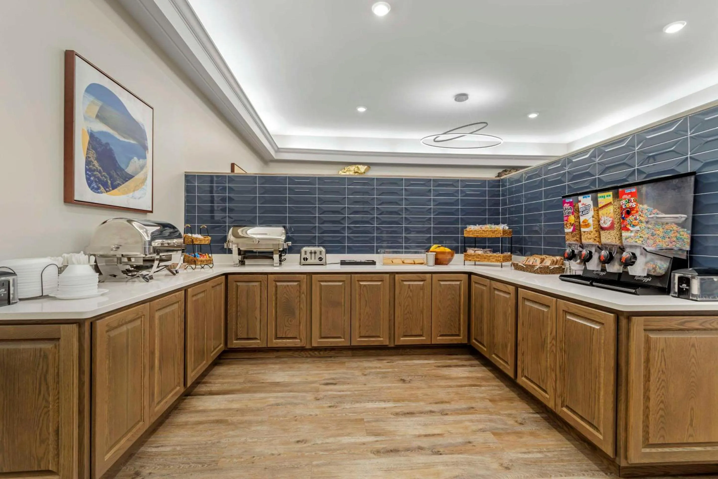 Breakfast in LeConte Hotel & Convention Center, an Ascend Collection Hotel