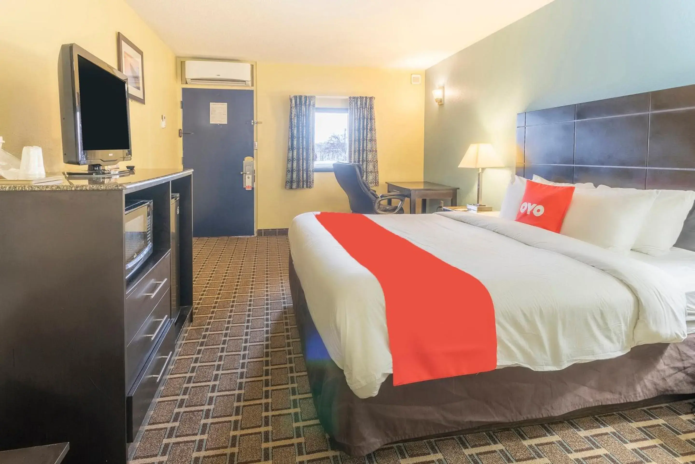 King Room - Disability Access in OYO Hotel Knoxville TN Cedar Bluff I-40 King Room - Disability Access in OYO Hotel Knoxville TN Cedar Bluff I-40