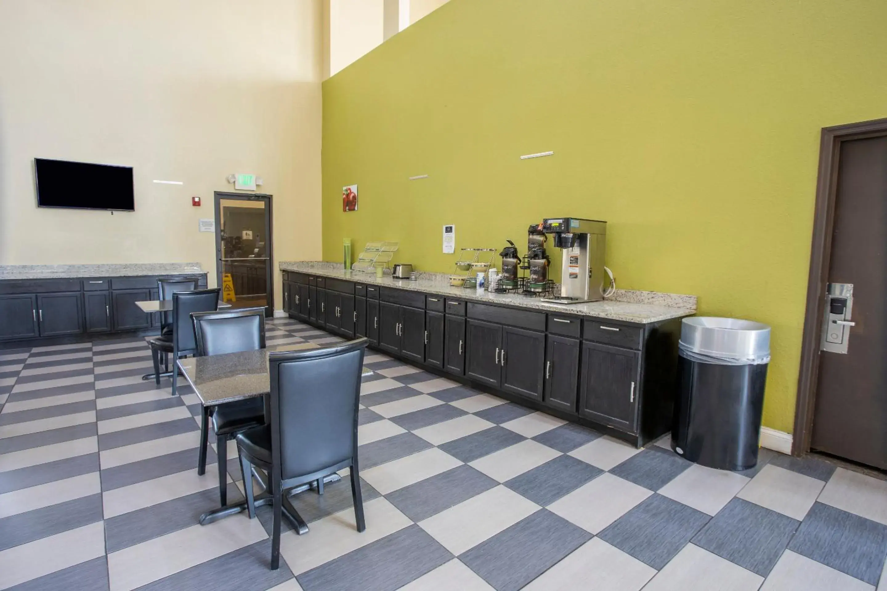 Restaurant/places to eat in OYO Hotel Knoxville TN Cedar Bluff I-40 Restaurant/places to eat in OYO Hotel Knoxville TN Cedar Bluff I-40