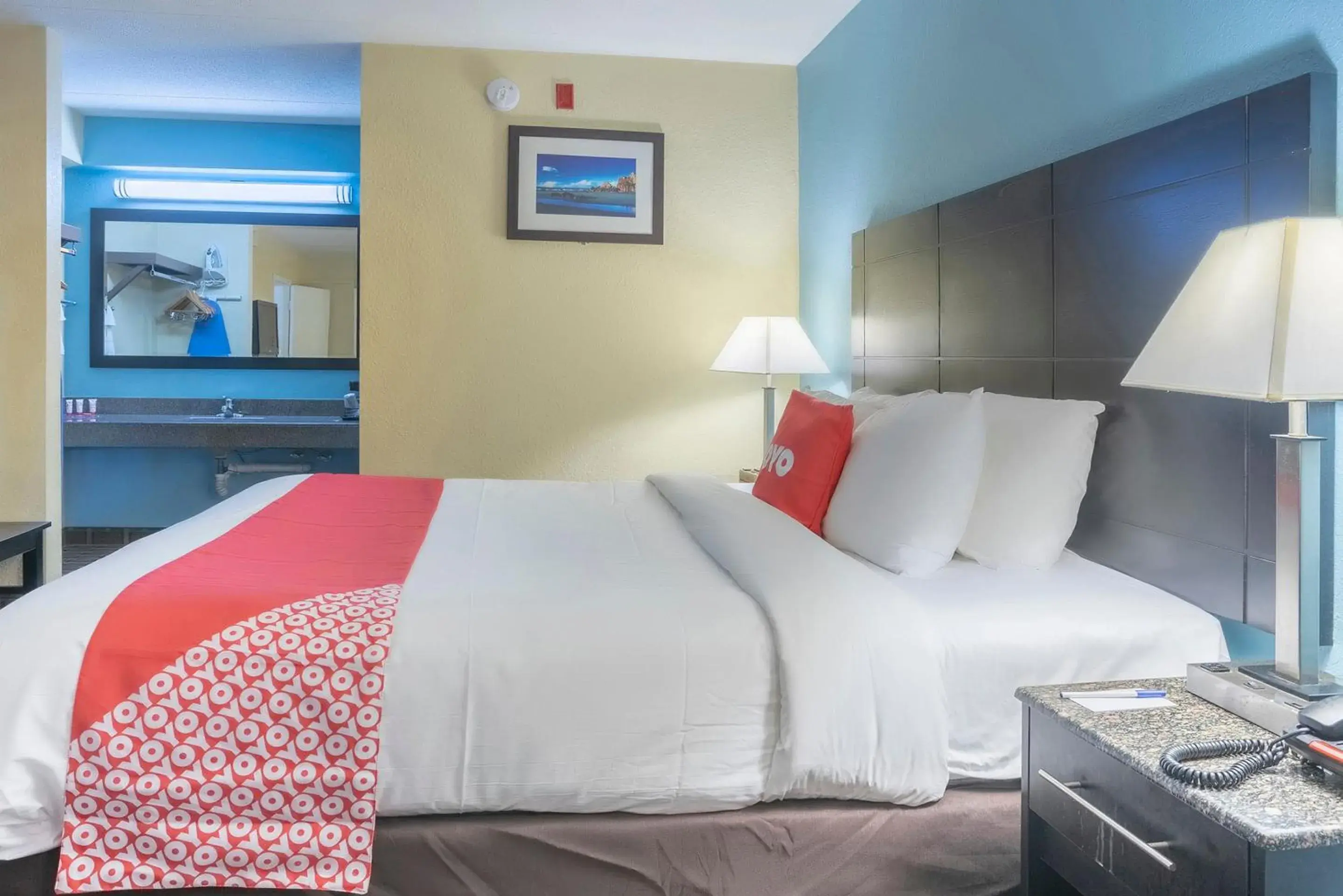 Premium King Bed with Pull Out in OYO Hotel Knoxville TN Cedar Bluff I-40 Premium King Bed with Pull Out in OYO Hotel Knoxville TN Cedar Bluff I-40