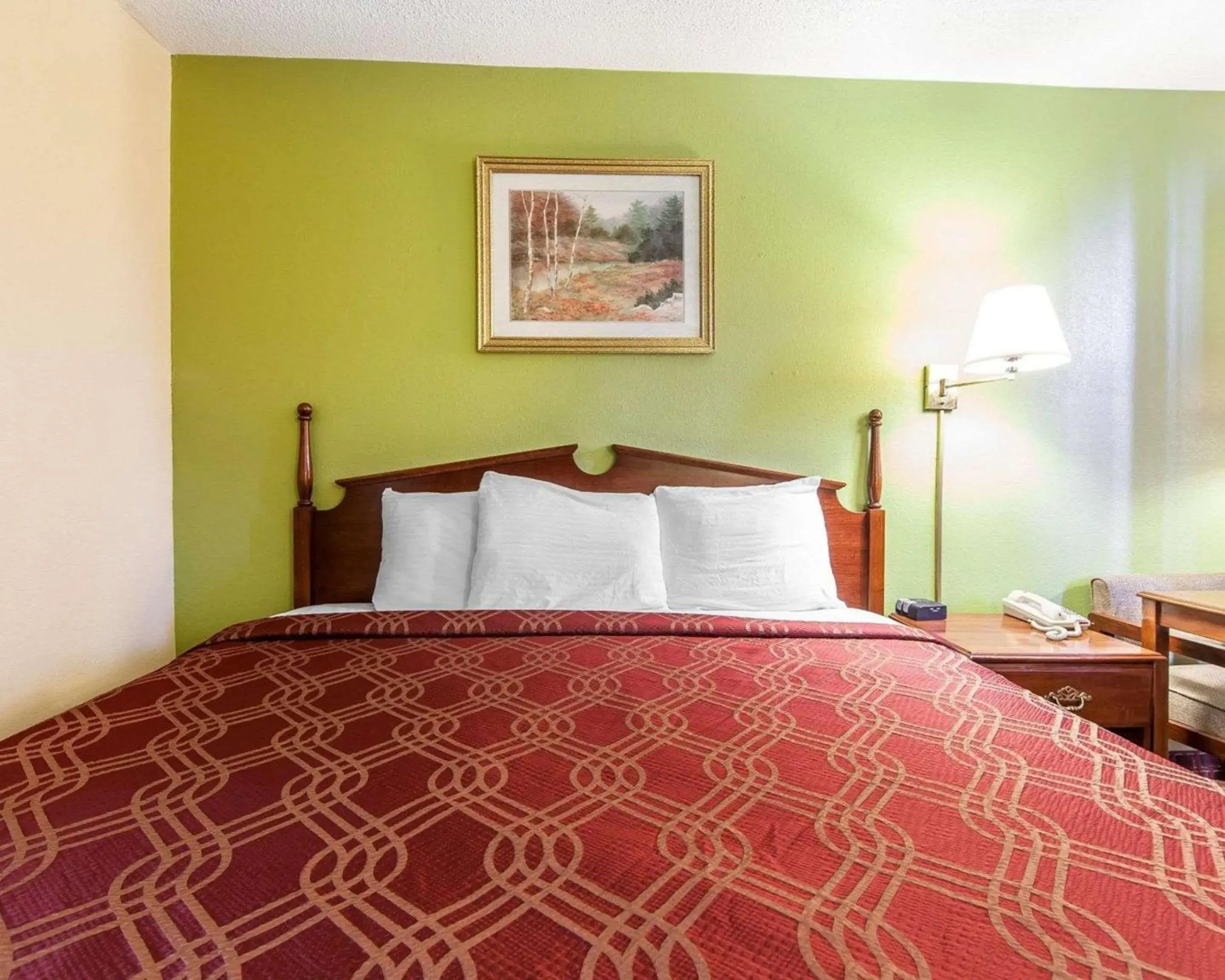 Photo of the whole room in Econo Lodge Cleveland Photo of the whole room in Econo Lodge Cleveland