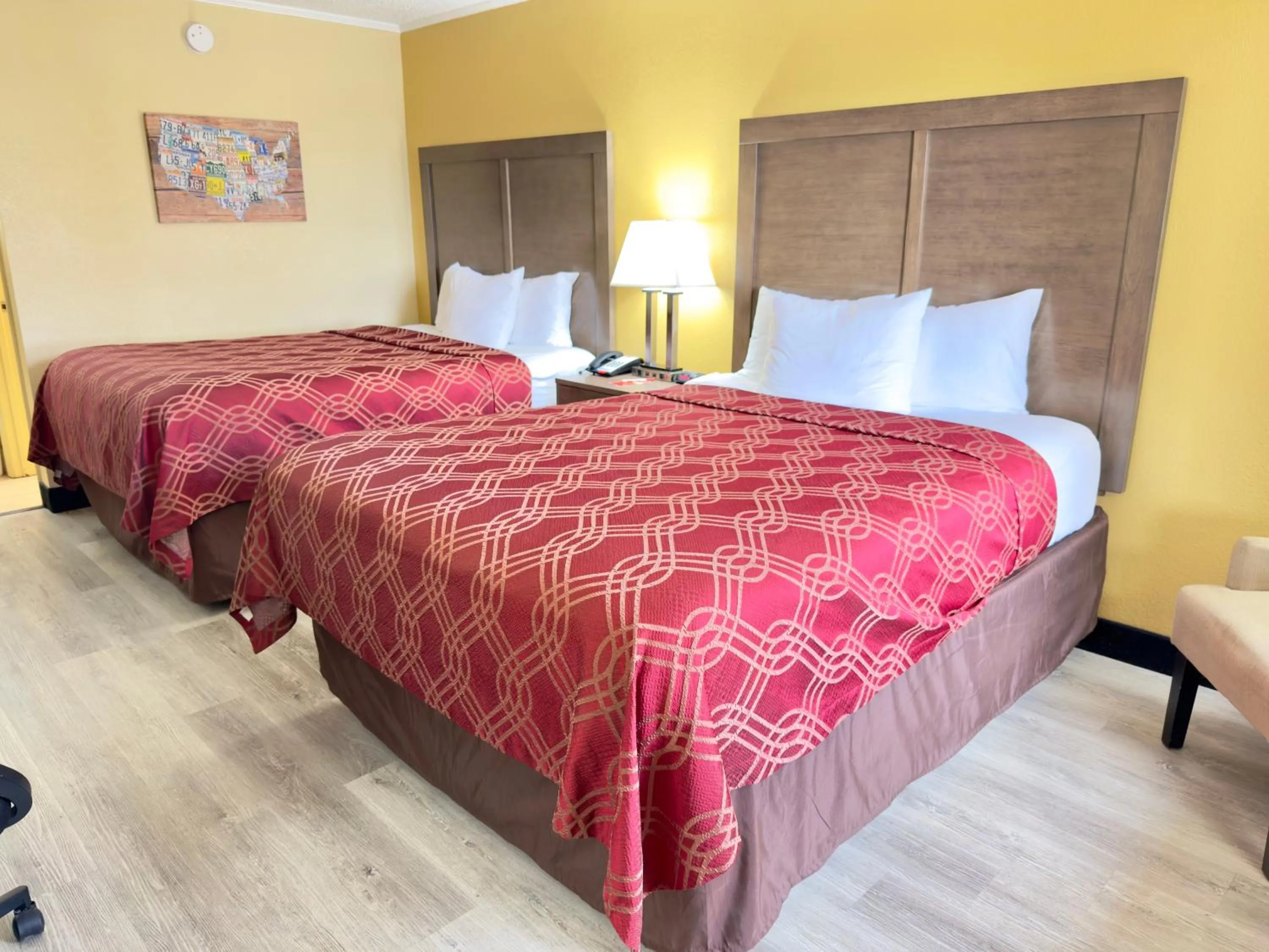 Guests, Bed in Econo Lodge