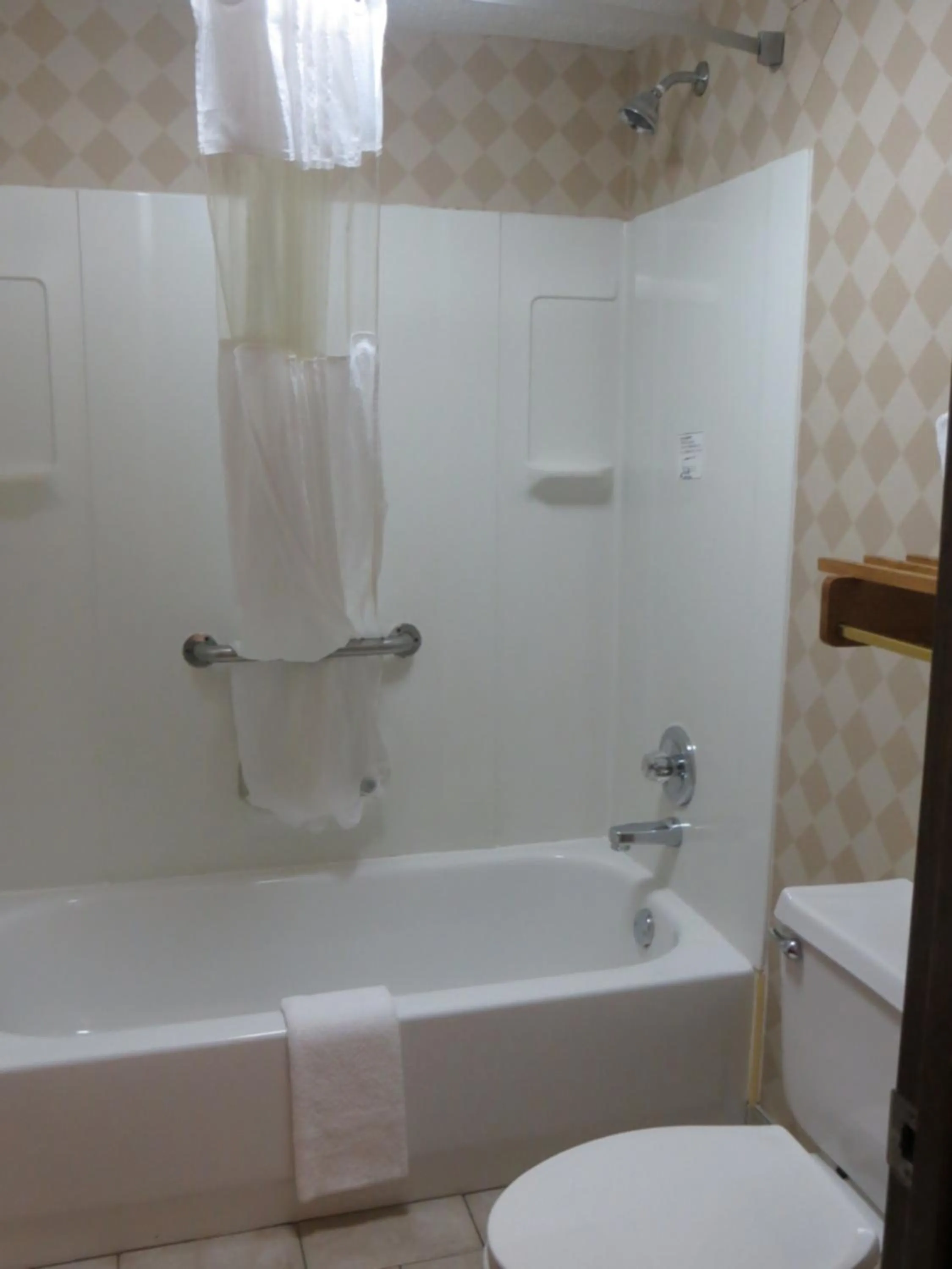 Bathroom in Econo Lodge Knoxville North