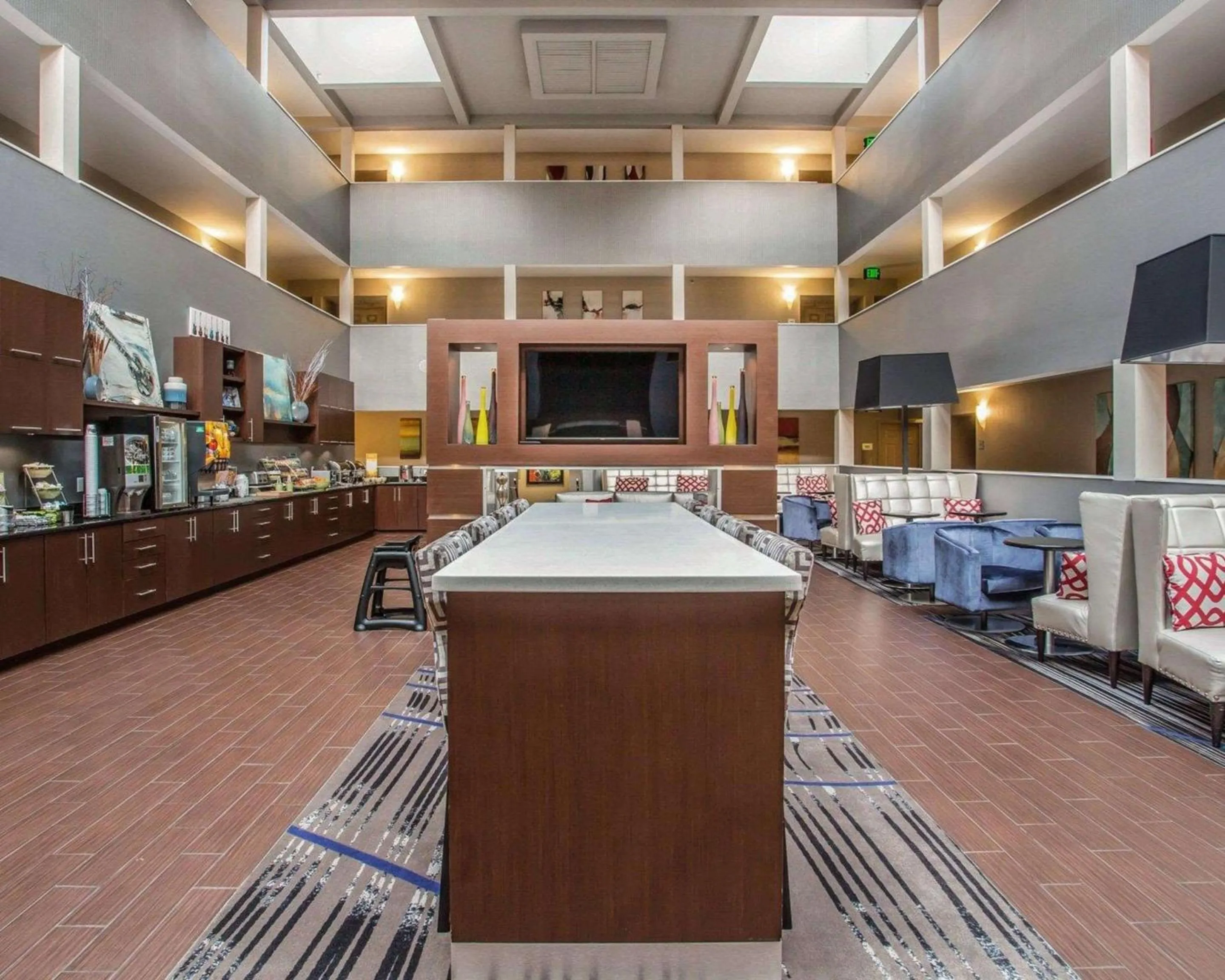 Lobby or reception in Quality Suites Nashville Airport