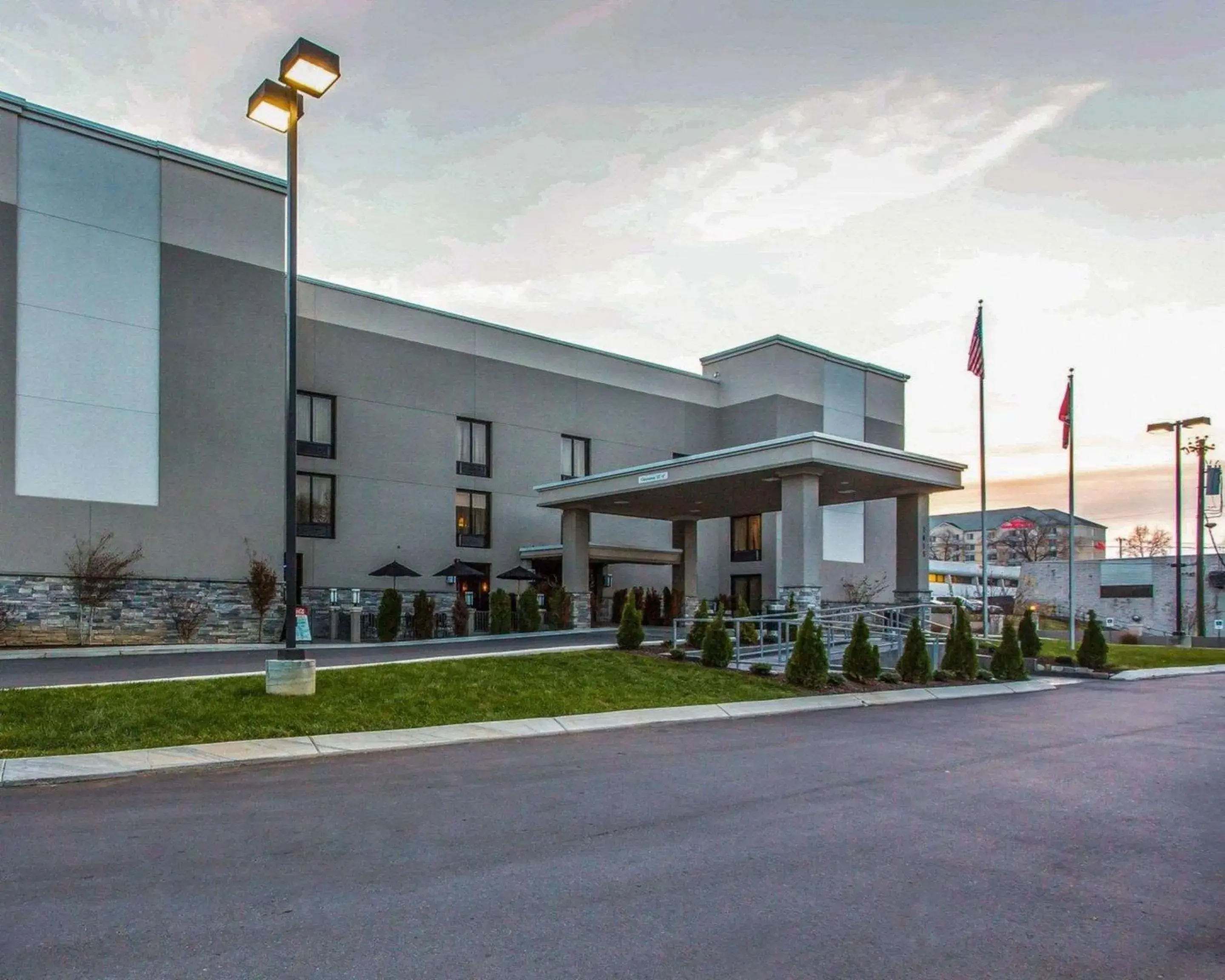 Property building in Quality Suites Nashville Airport Property building in Quality Suites Nashville Airport