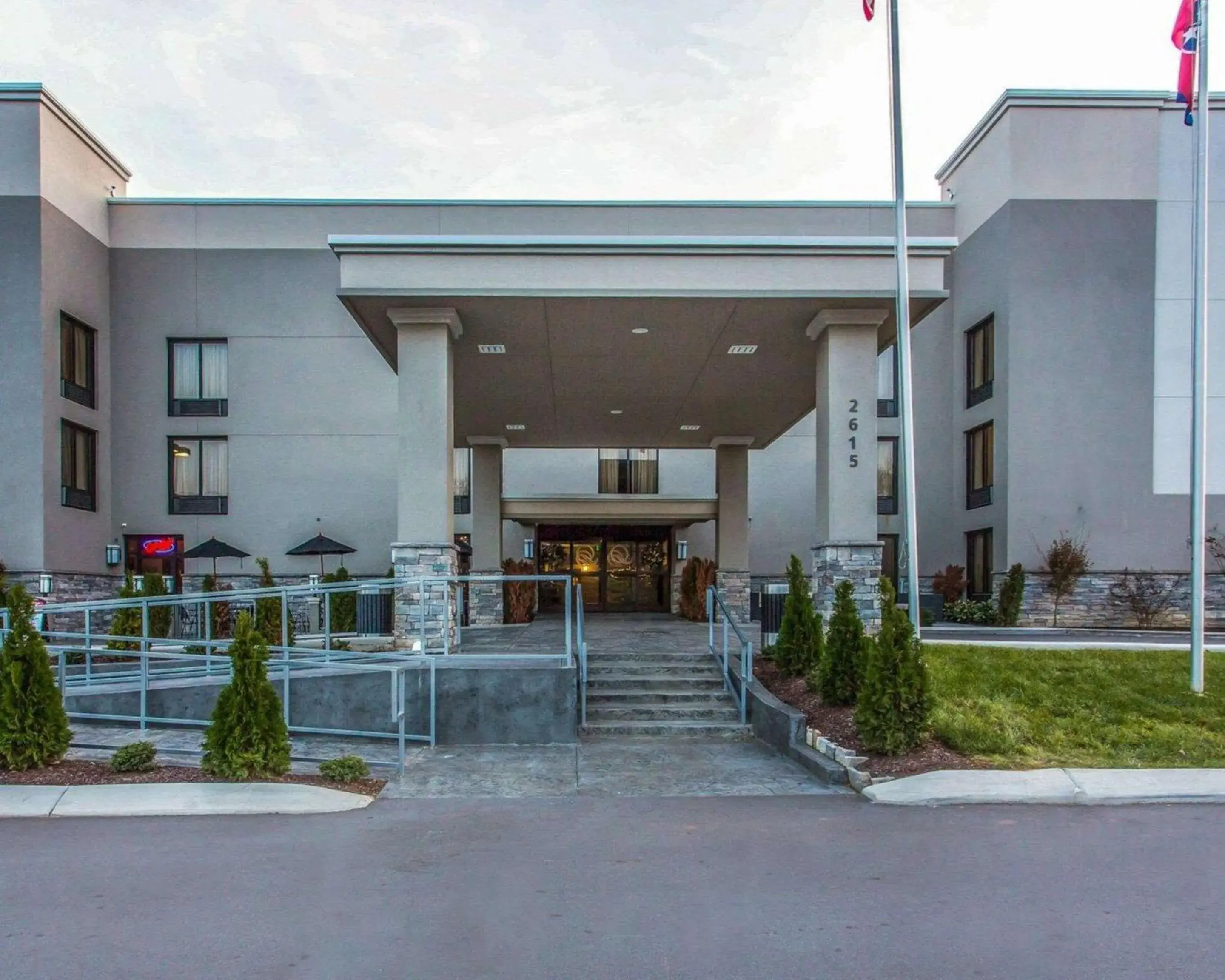 Property building in Quality Suites Nashville Airport Property building in Quality Suites Nashville Airport