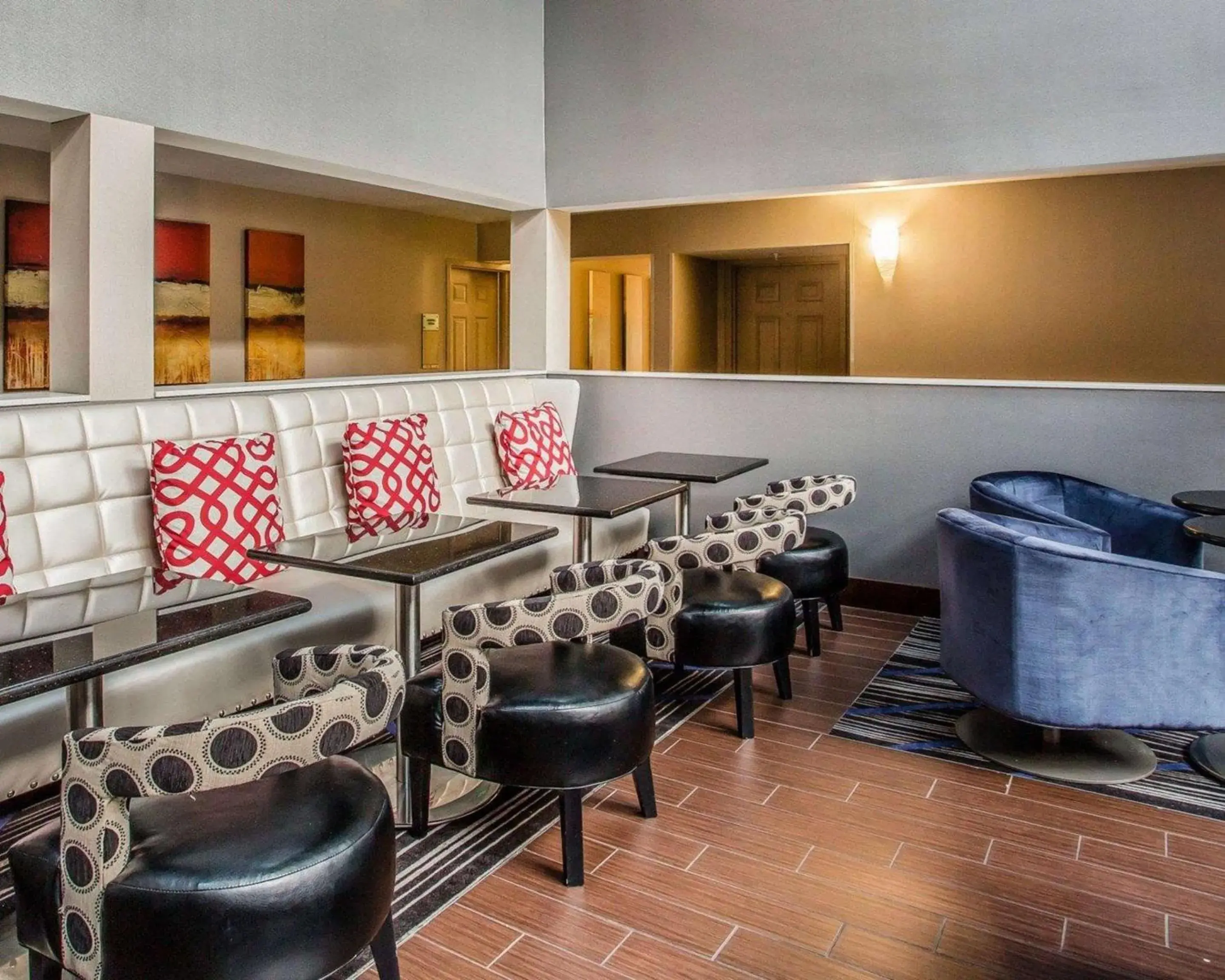 Restaurant/places to eat in Quality Suites Nashville Airport Restaurant/places to eat in Quality Suites Nashville Airport