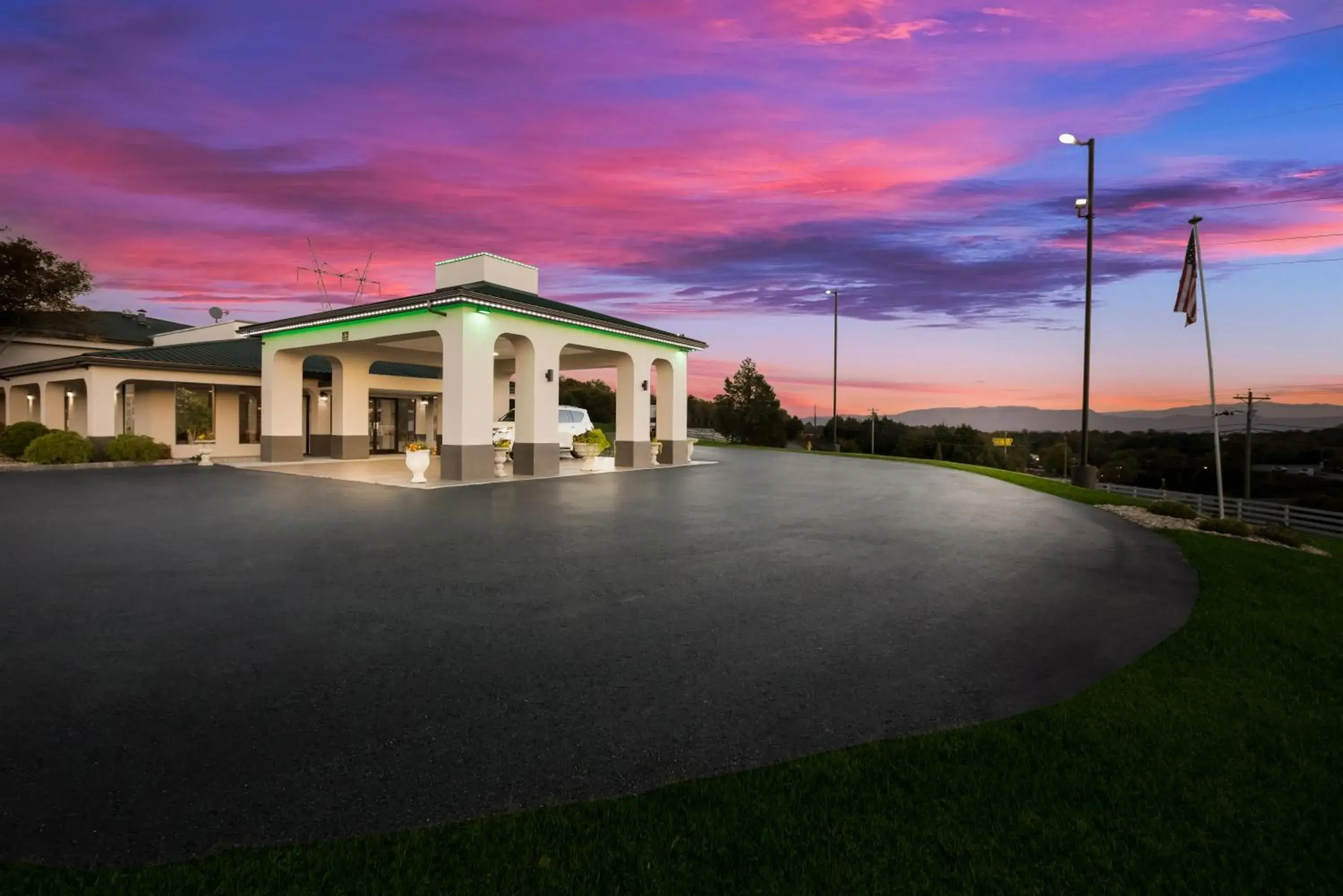 Property building in Quality Inn Dandridge Property building in Quality Inn Dandridge