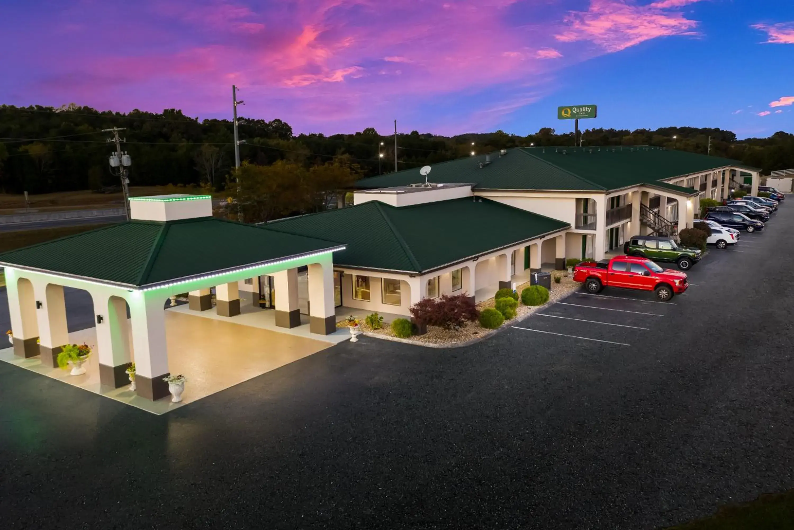 Property building in Quality Inn Dandridge Property building in Quality Inn Dandridge