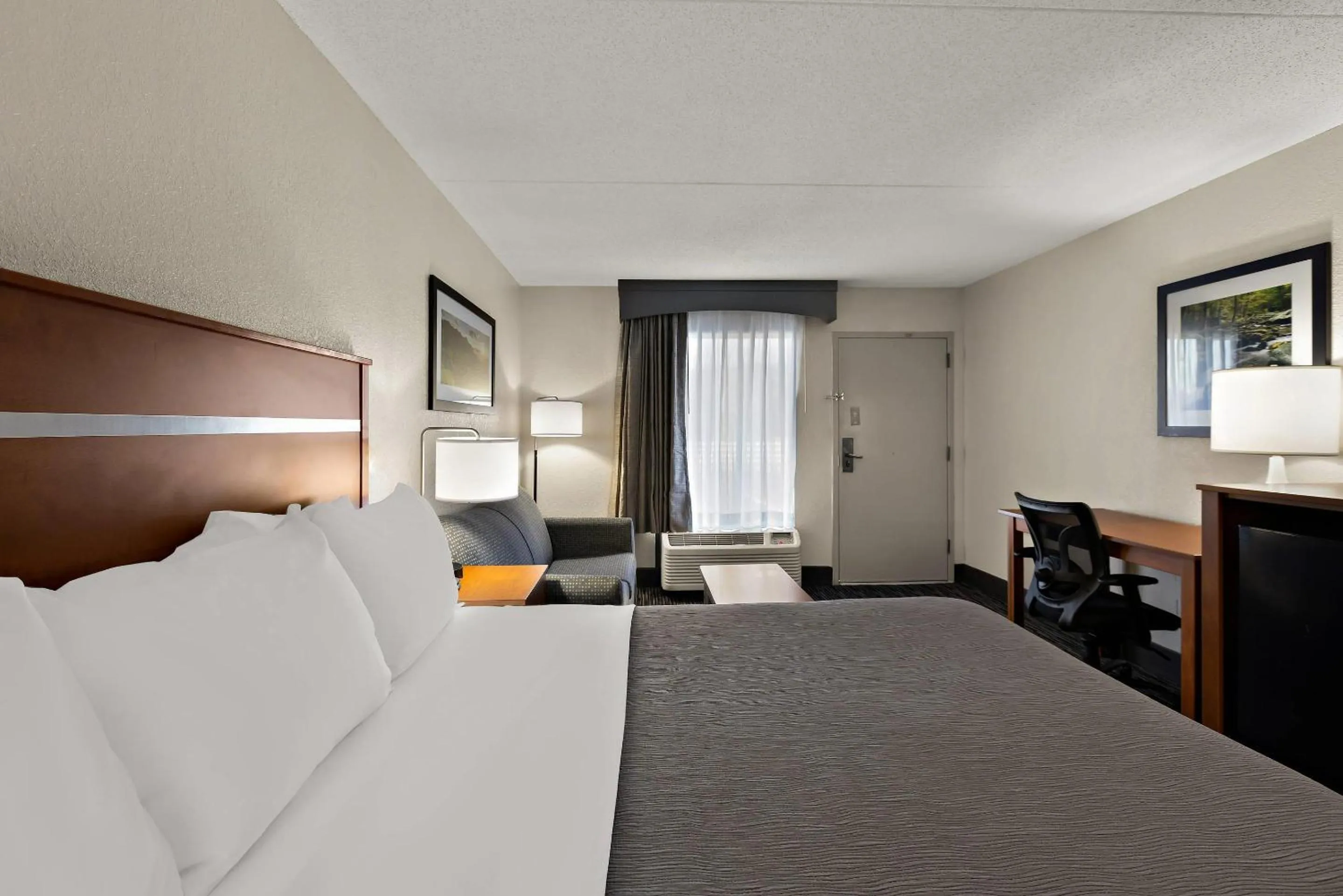 Bedroom, Bed in Quality Inn Dandridge