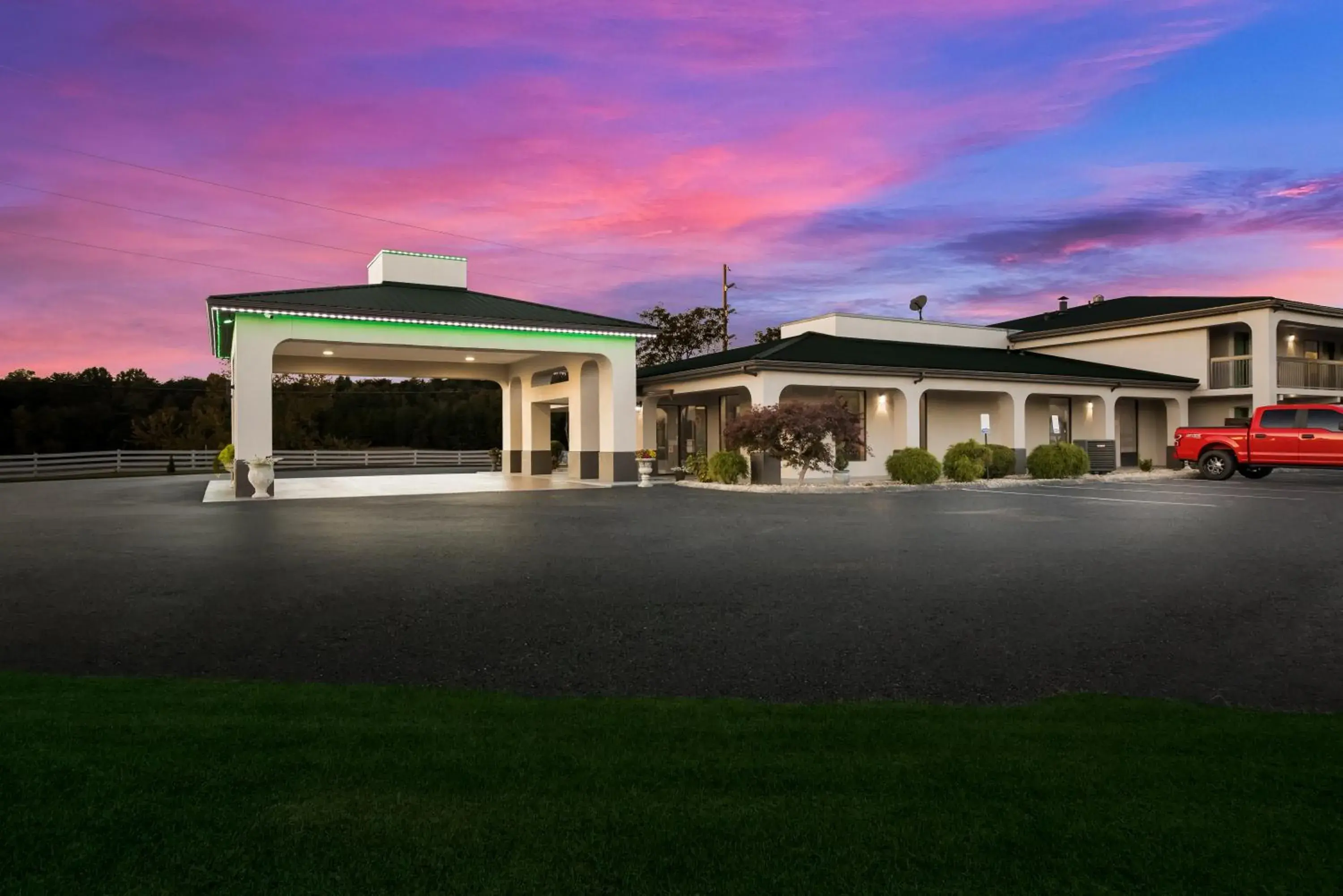 Property building in Quality Inn Dandridge Property building in Quality Inn Dandridge