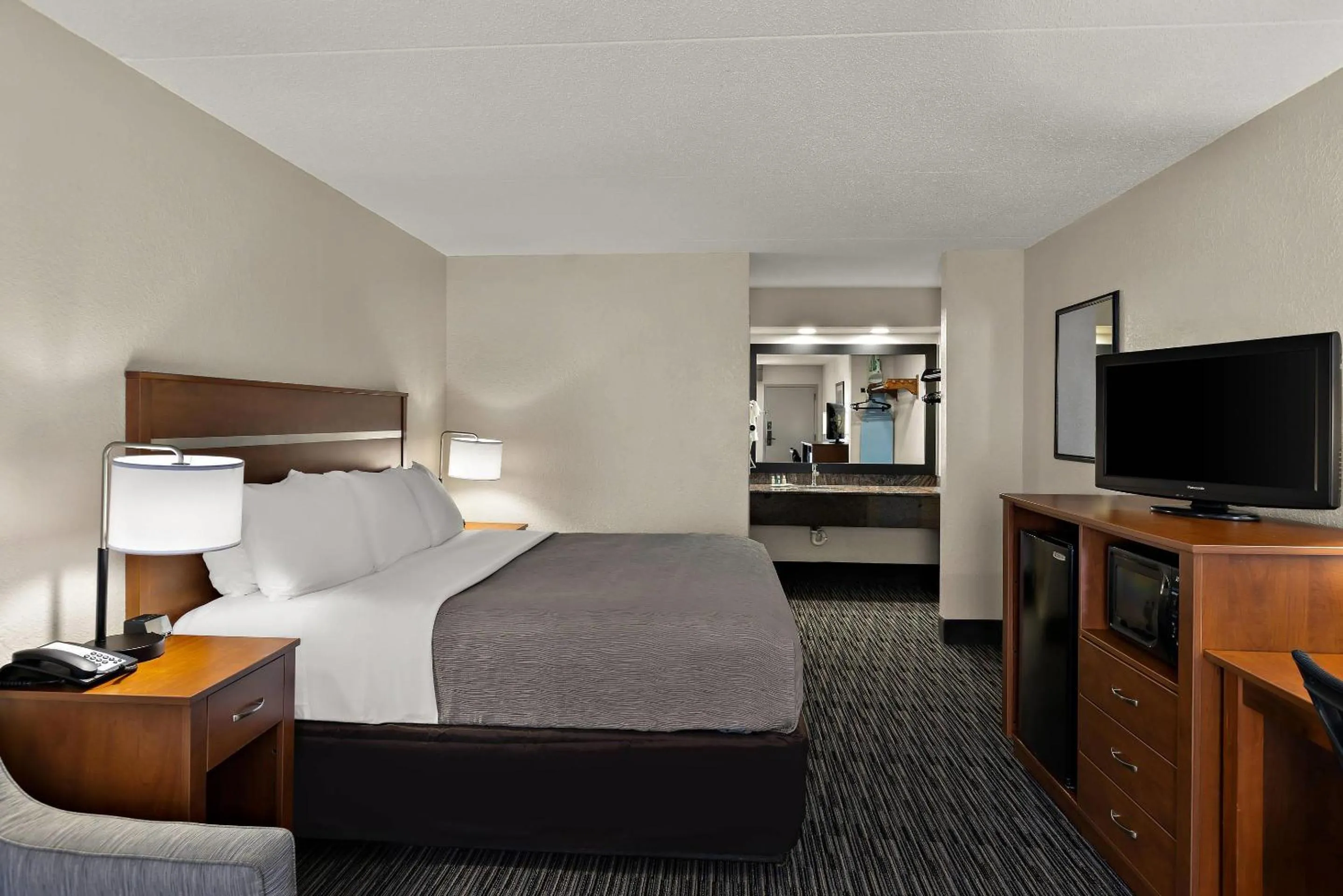 Bedroom, Bed in Quality Inn Dandridge