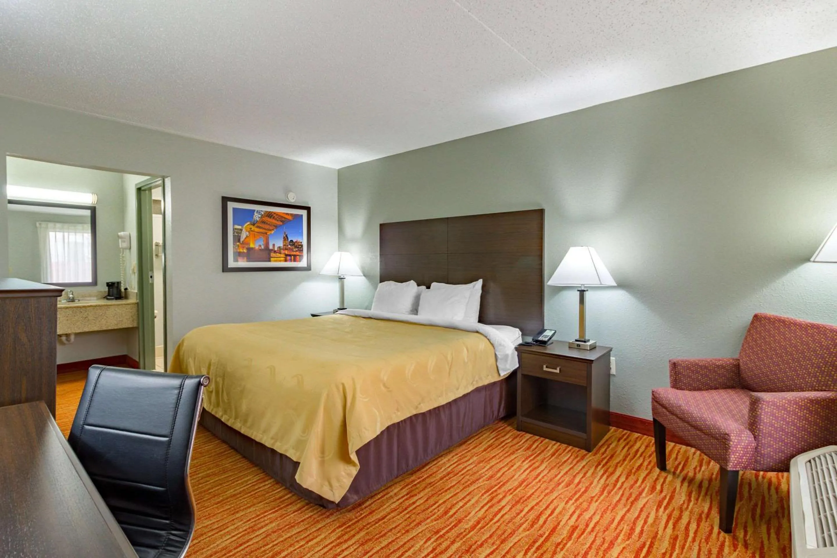 Photo of the whole room, Bed in Quality Inn Goodlettsville