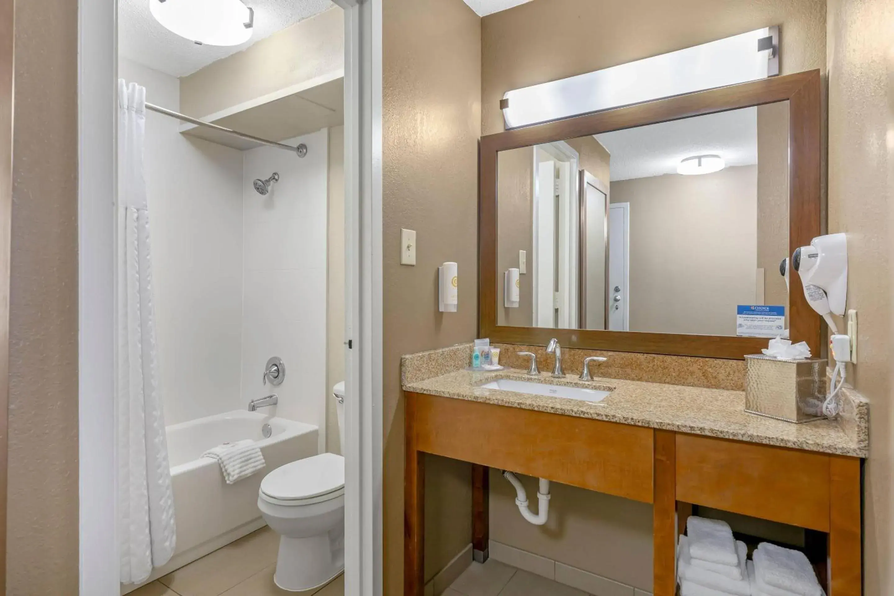 Bedroom in Comfort Inn Memphis Downtown Bedroom in Comfort Inn Memphis Downtown