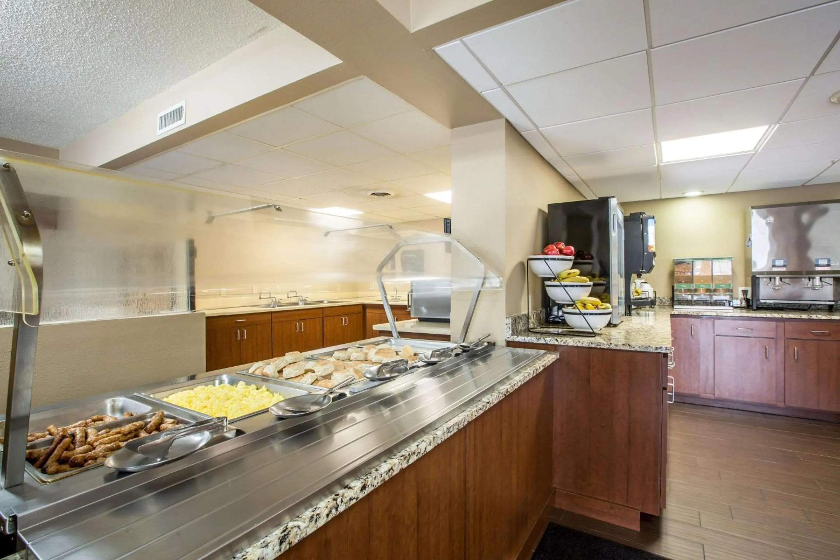 Breakfast in Comfort Inn & Suites at Dollywood Lane