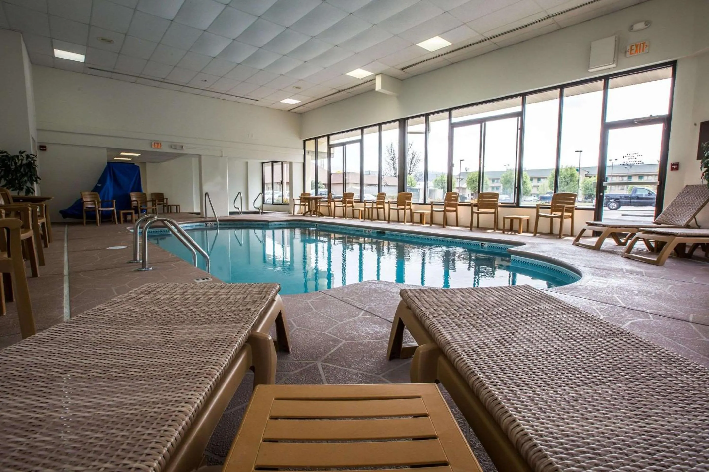 Swimming pool in Comfort Inn & Suites at Dollywood Lane