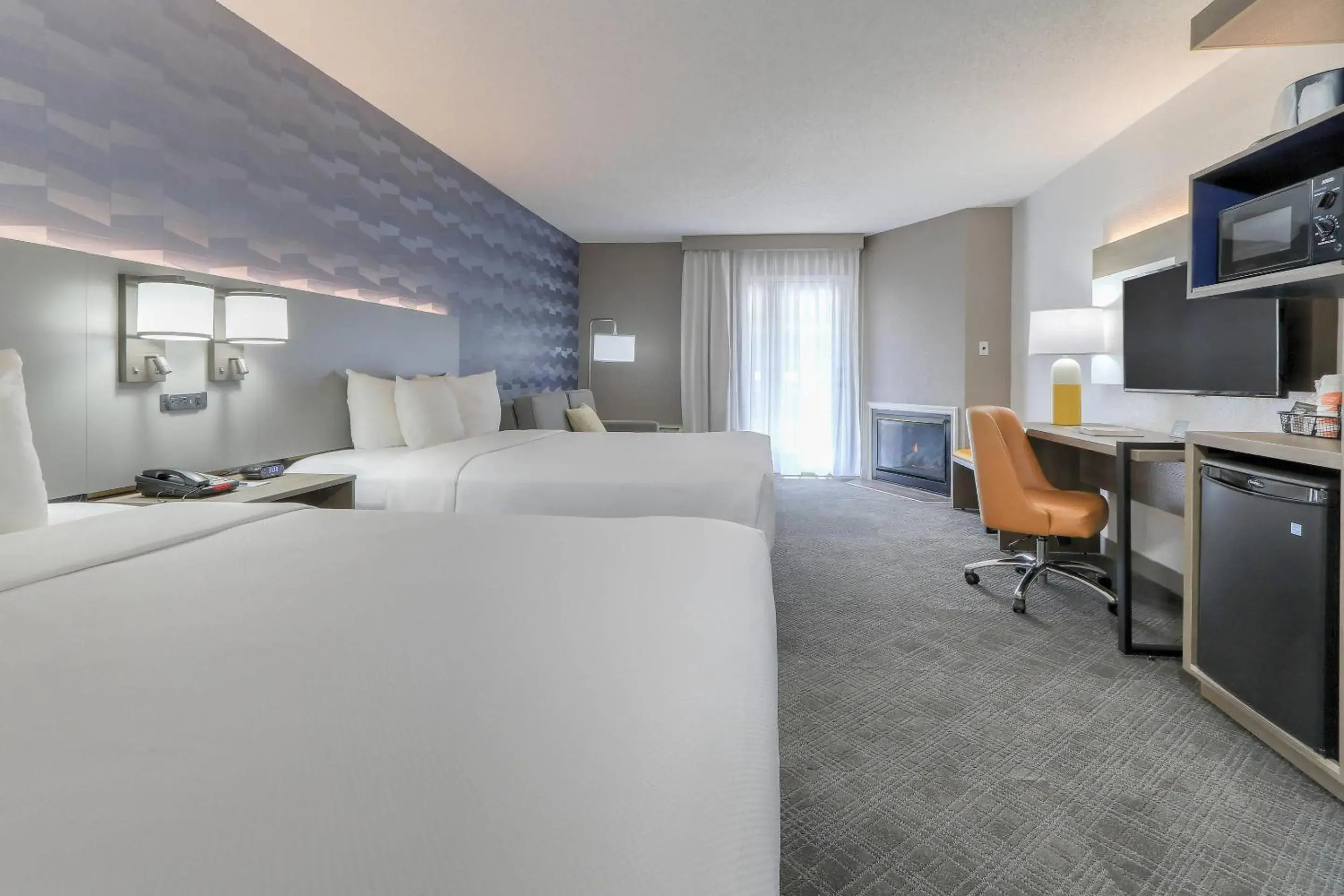 Bedroom, Bed in Comfort Inn & Suites at Dollywood Lane Bedroom, Bed in Comfort Inn & Suites at Dollywood Lane