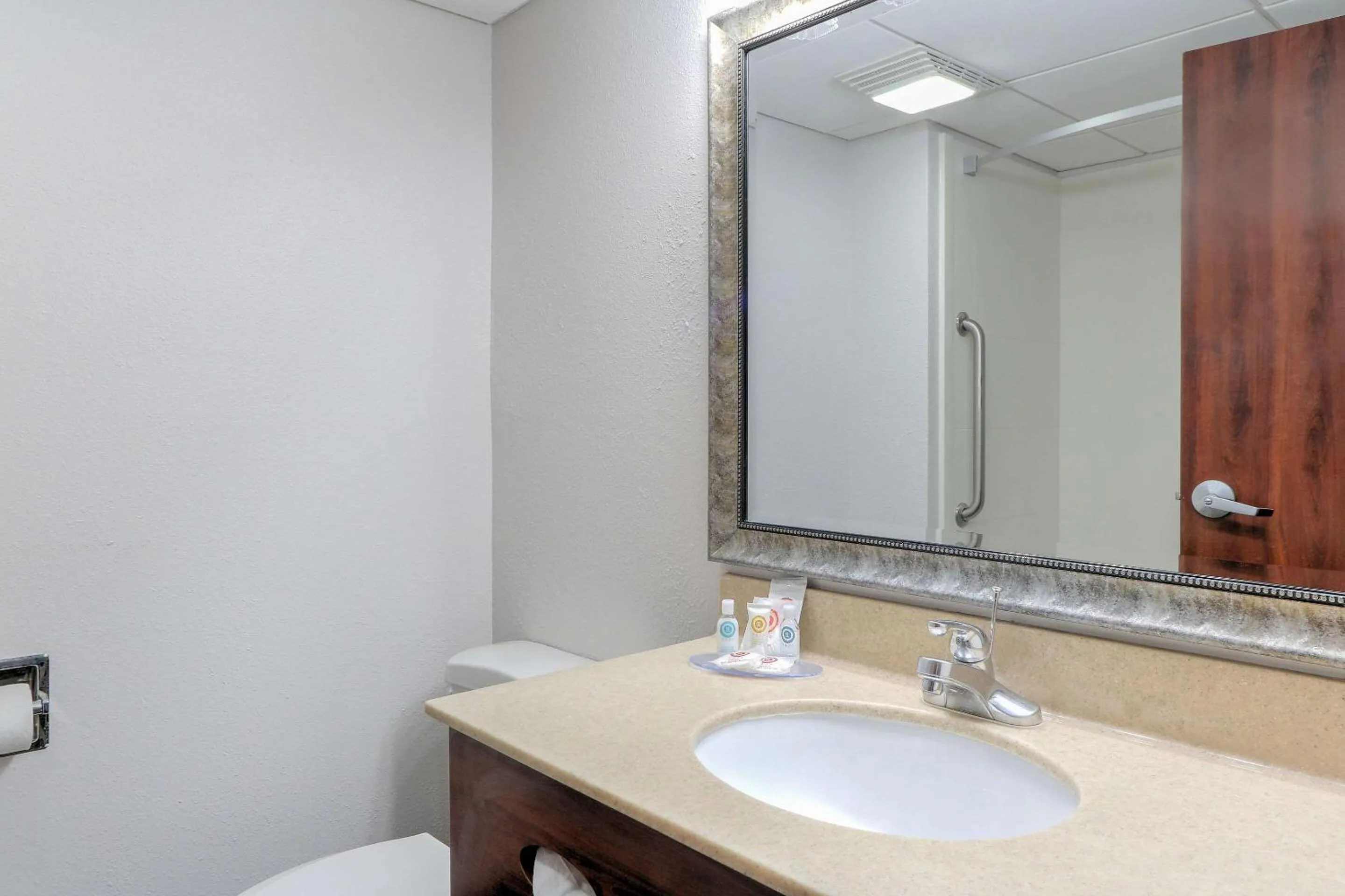 Bedroom in Comfort Inn & Suites at Dollywood Lane