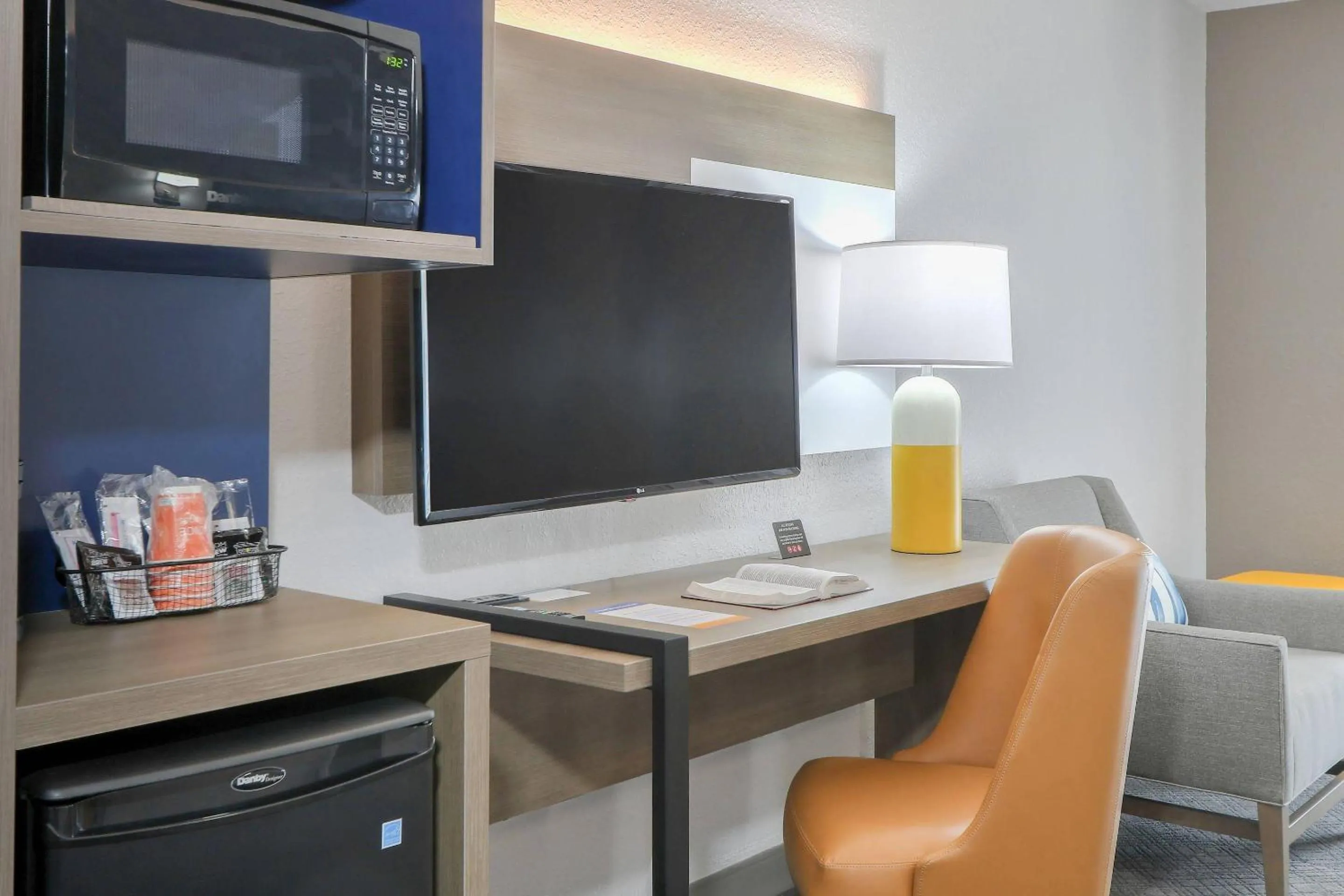 Bedroom in Comfort Inn & Suites at Dollywood Lane