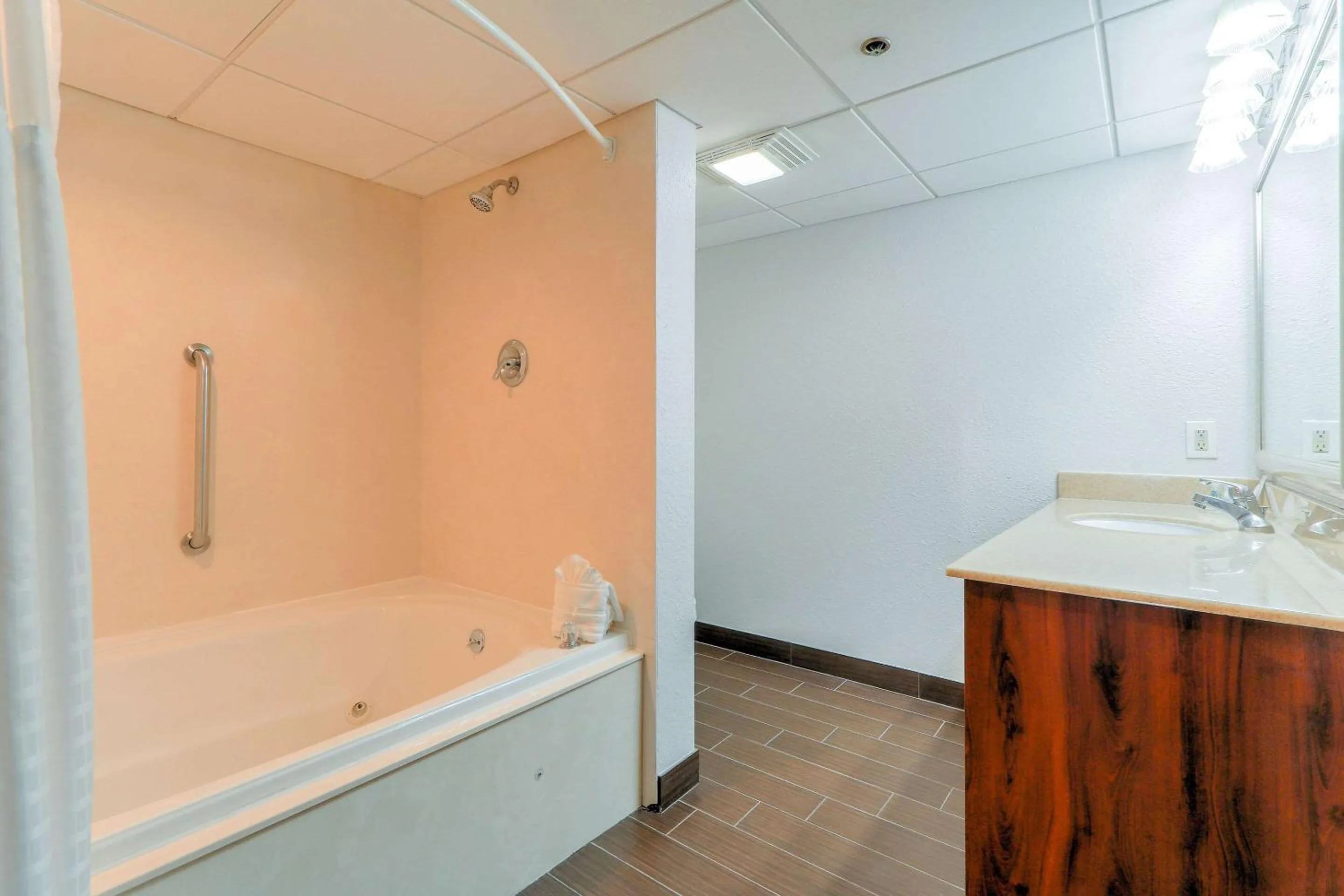 Bedroom in Comfort Inn & Suites at Dollywood Lane