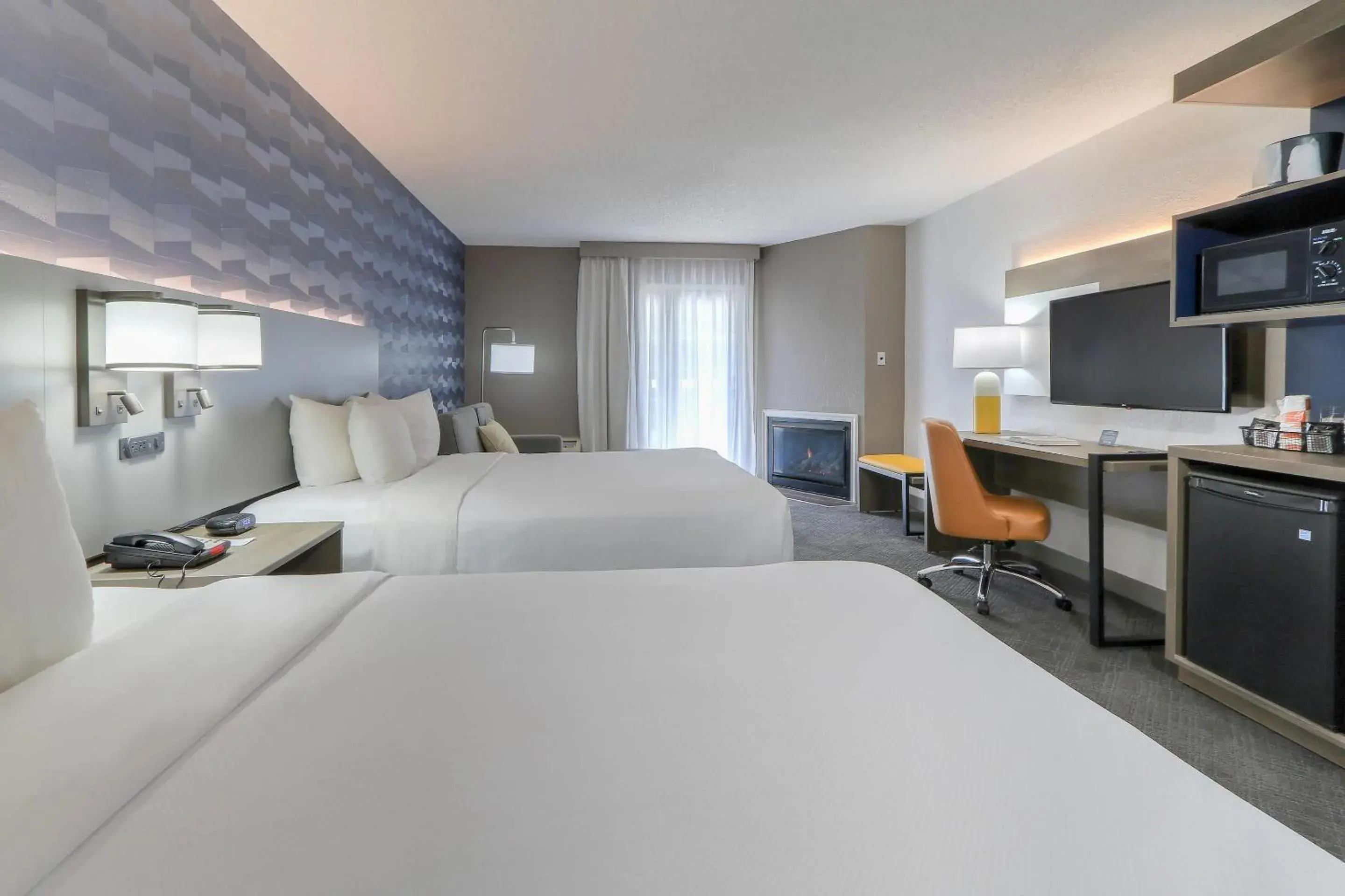 Bedroom, Bed in Comfort Inn & Suites at Dollywood Lane Bedroom, Bed in Comfort Inn & Suites at Dollywood Lane